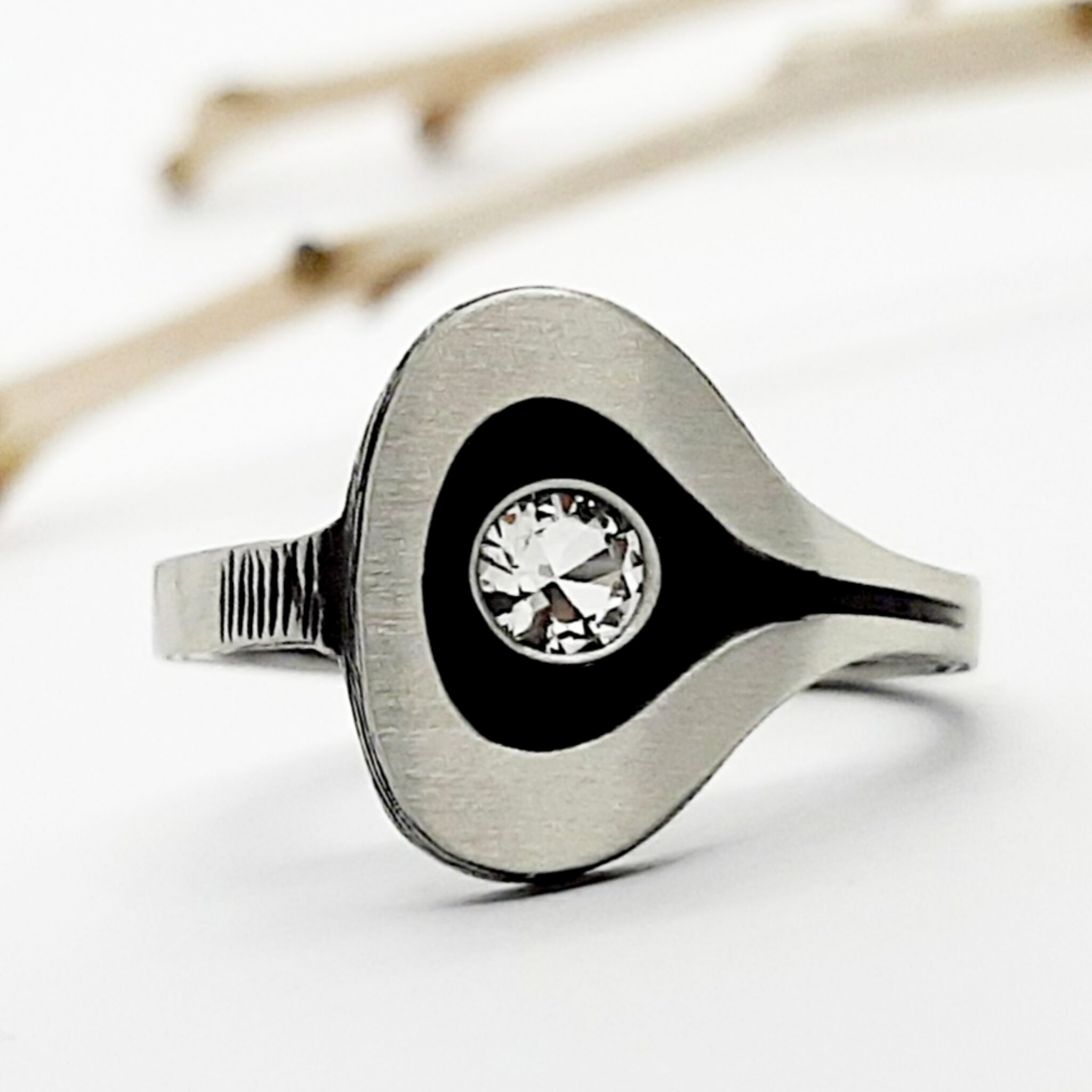 Nordform Ring Tropfenförmiger Kopf Silber Bergkristall