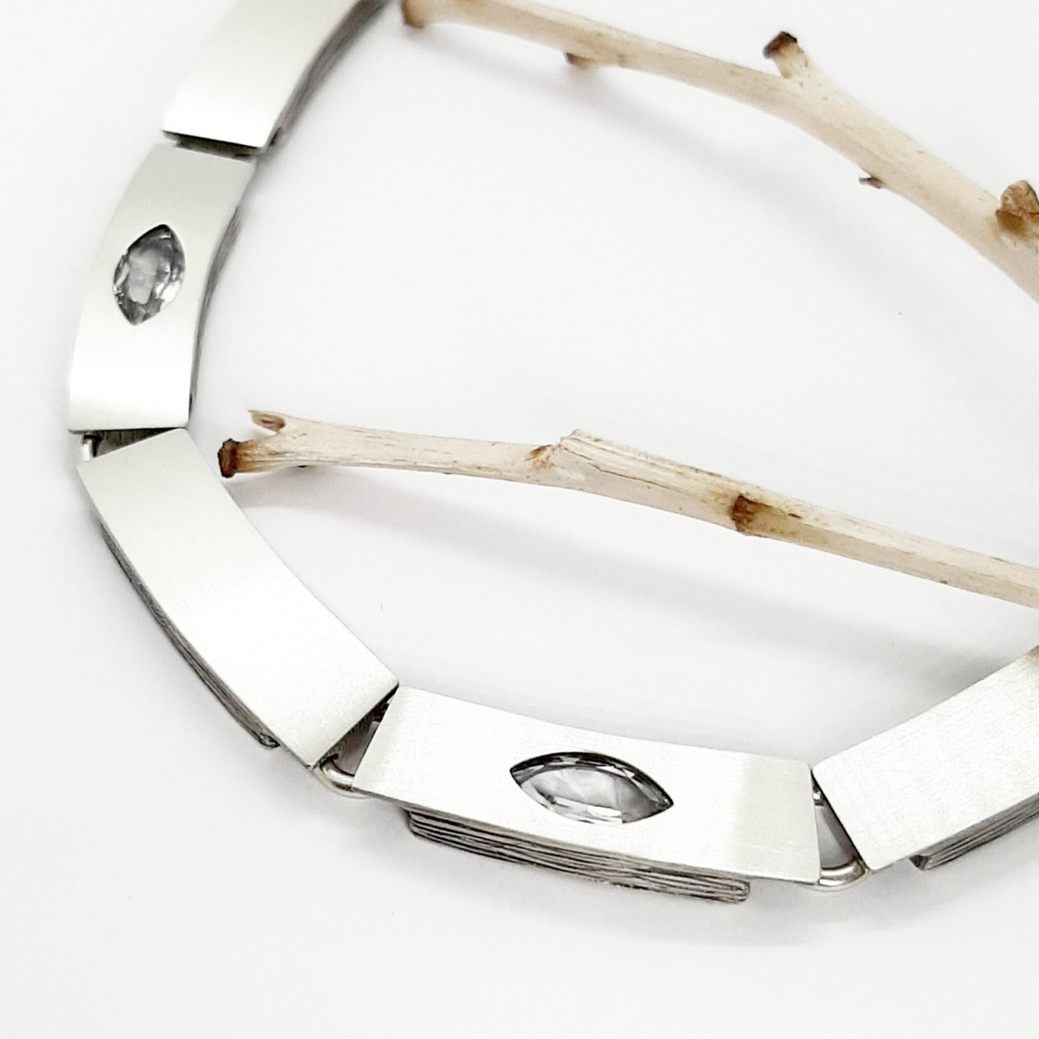 Nordform Collier mit Quadratischen Gliedern Silber 9mm Breit Silber Bergkristall