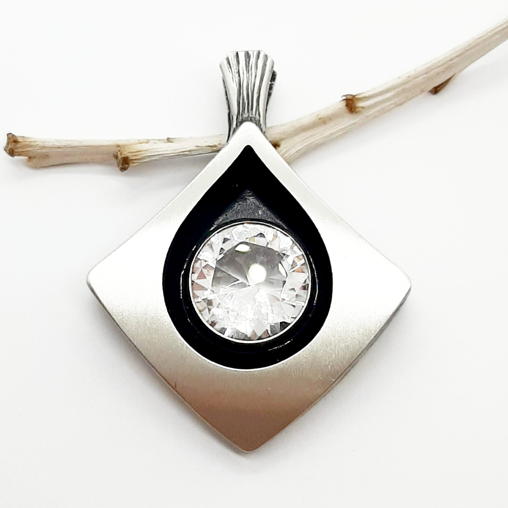 Nordform Großer Quadratischer Anhänger Silber mit Bergkristall (36x46mm) Nordform Großer Quadratischer Anhänger Silber mit Bergkristall (36x46mm)