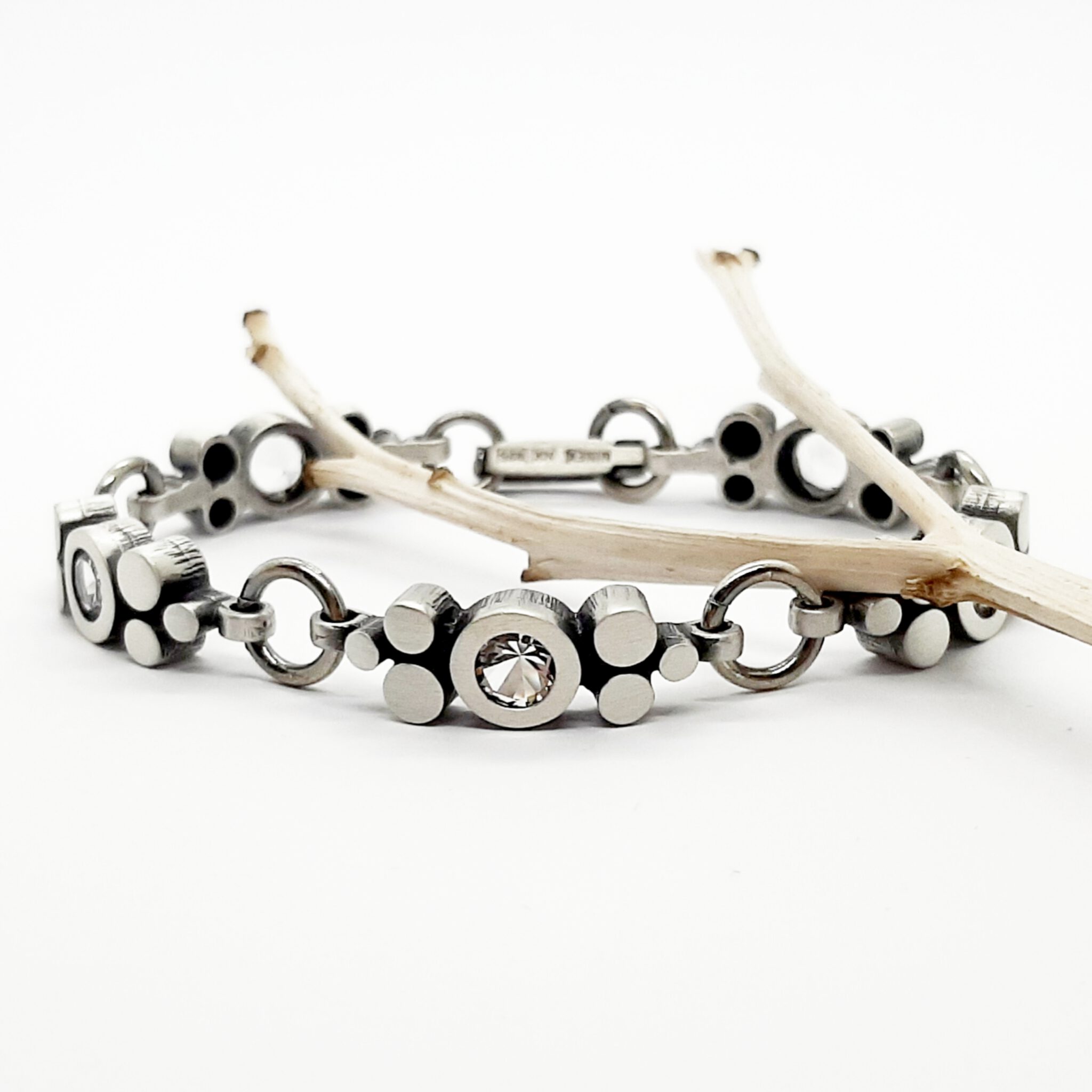 Nordform Armband mit Tropfenförmigem Gliedern Silber Bergkristall Nordform Armband mit Tropfenförmigem Gliedern Silber Bergkristall