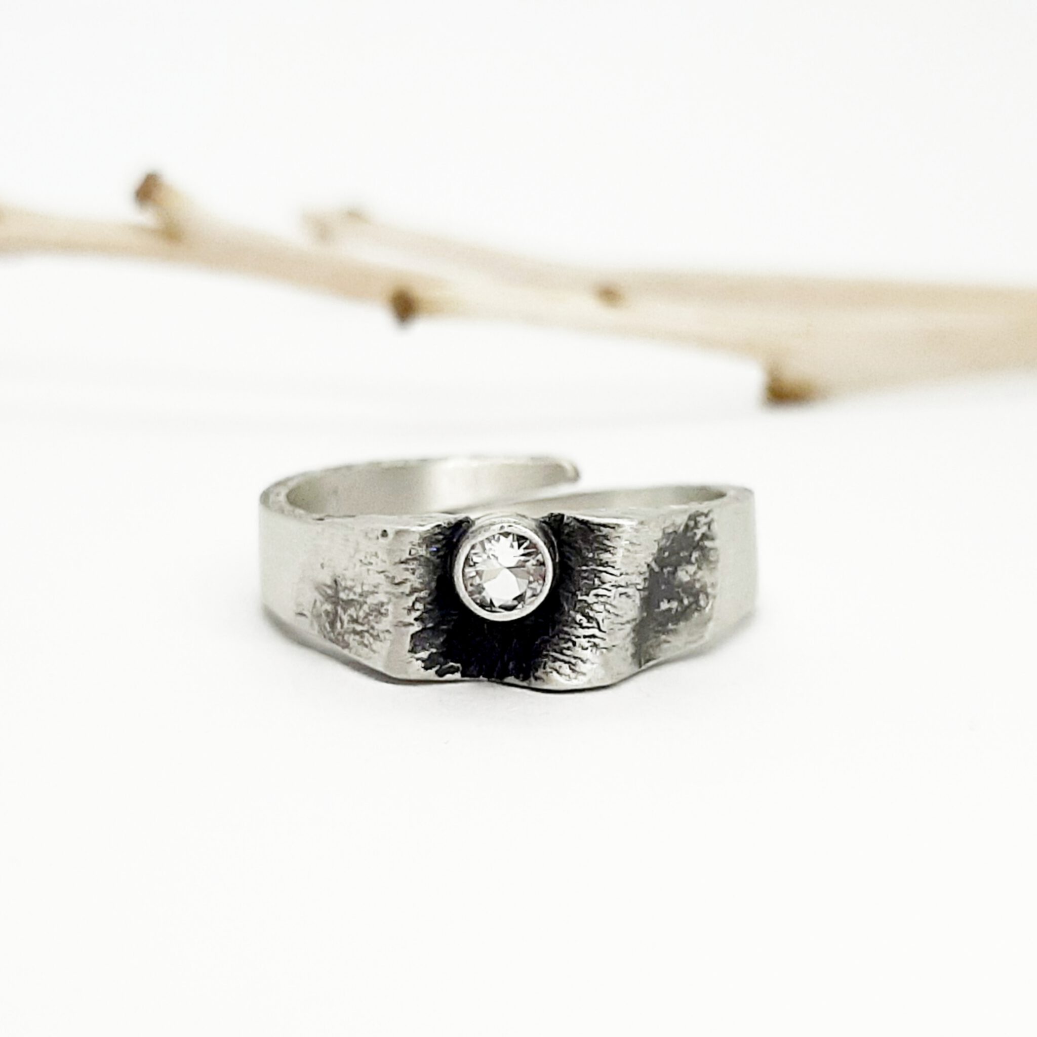Nordform Bandring Organische Form (7mm) Silber Geschwärzt Bergkristall