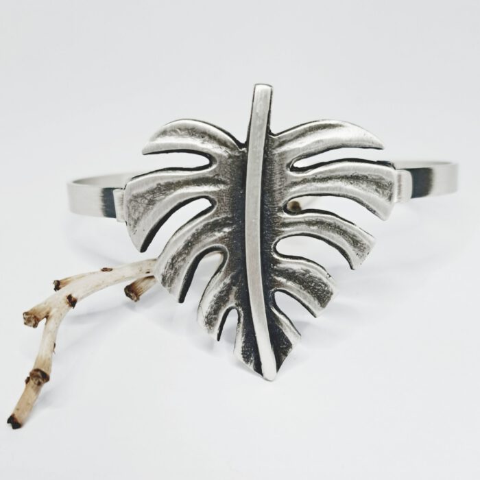 Nordform Armreif mit Mittelteil in Form eines Blattes (Trollblatt) Silber