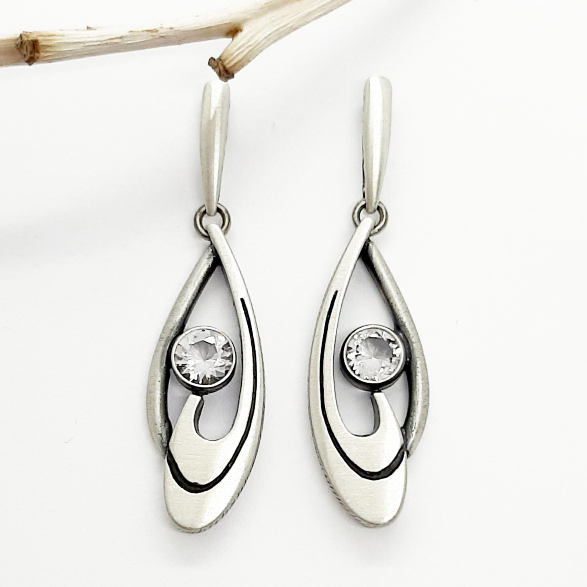 Nordform Verschnörkelte Ohrhänger Silber Bergkristall