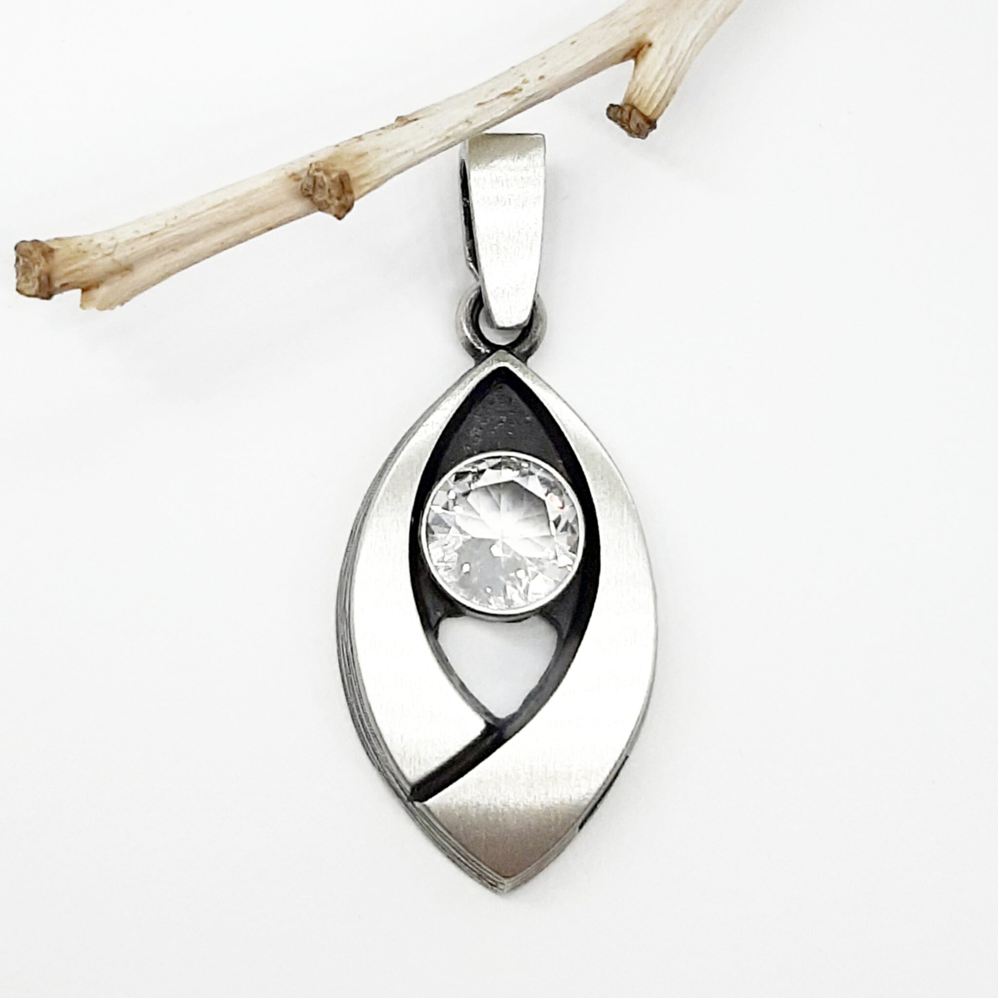 Nordform Mandelförmiger Anhänger Silber mit Bergkristall (15x28mm)