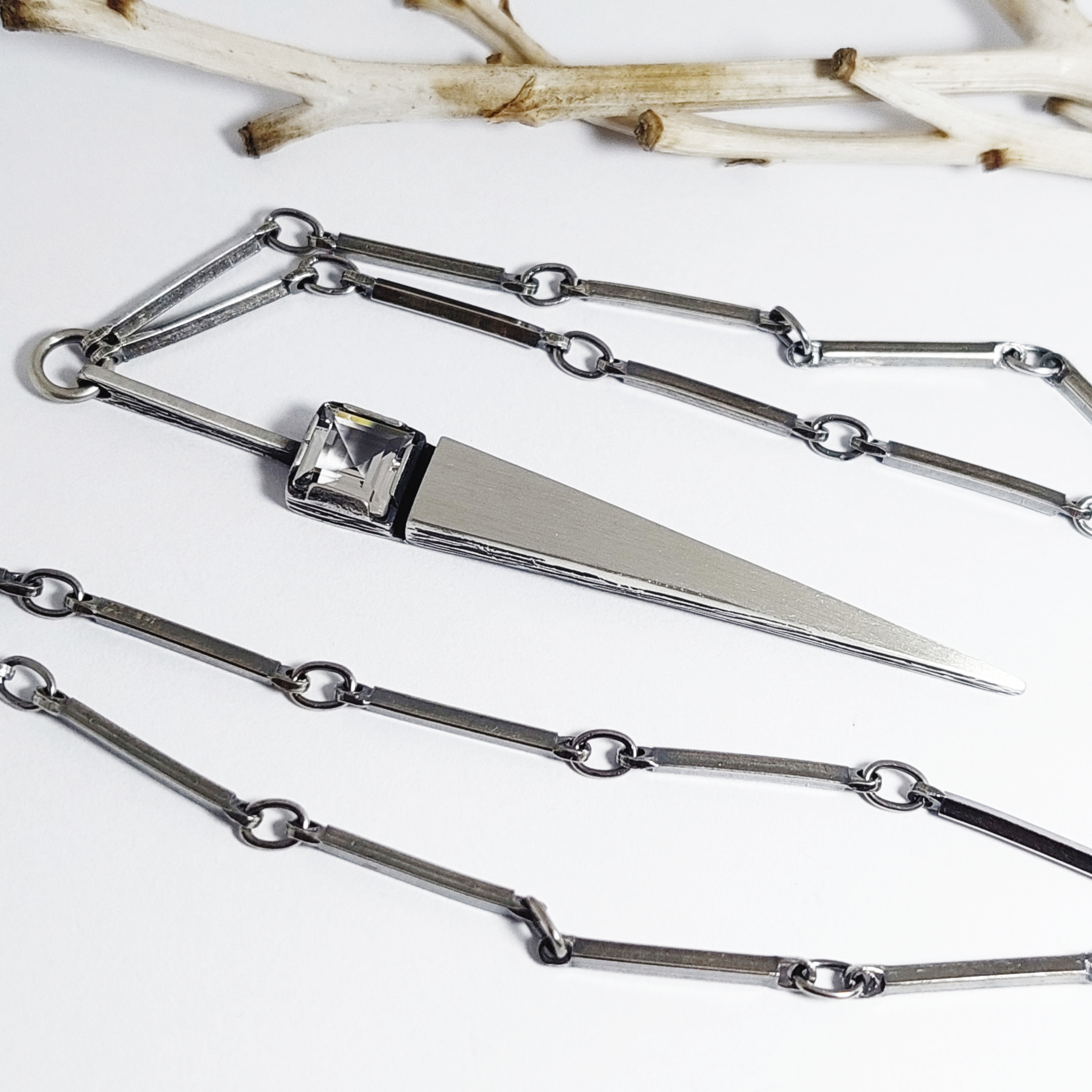 Nordform Stäbchen-Collier mit Nadelförmigen Mittelteil Silber Bergkristall