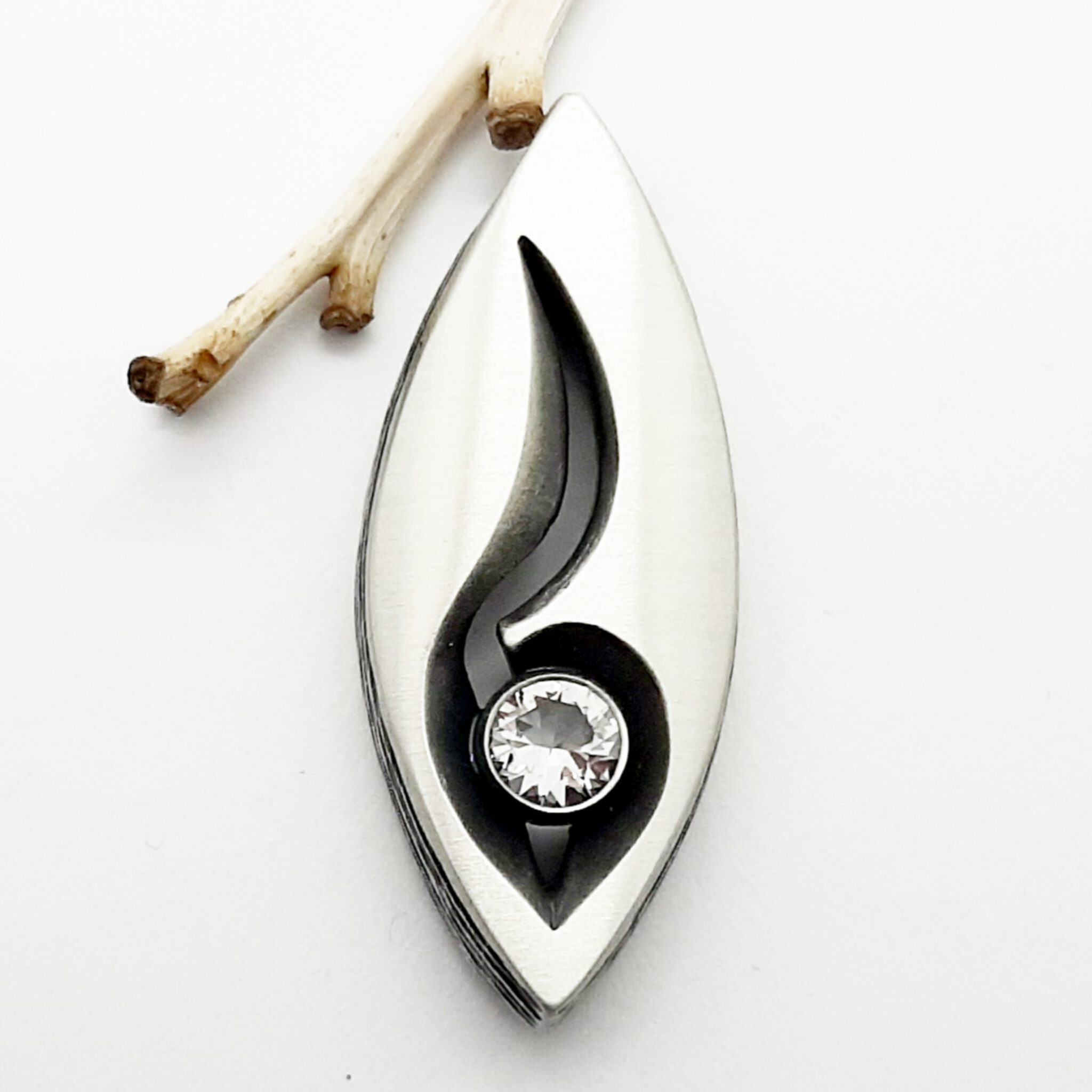 Nordform Mandelförmiger Anhänger Silber mit Bergkristall (18x43mm)