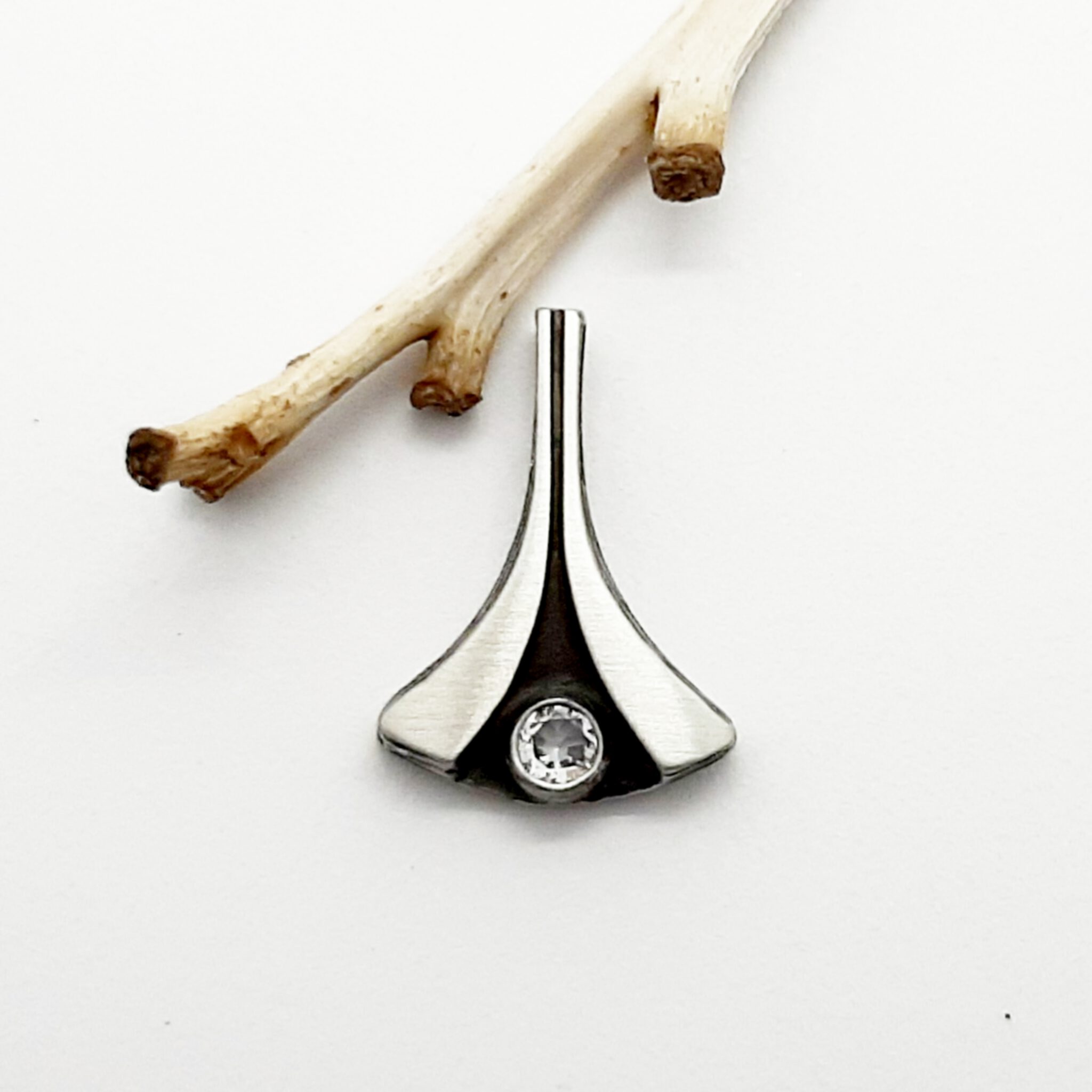 Nordform Anhänger Fächerform Silber mit Bergkristall (12x17mm)