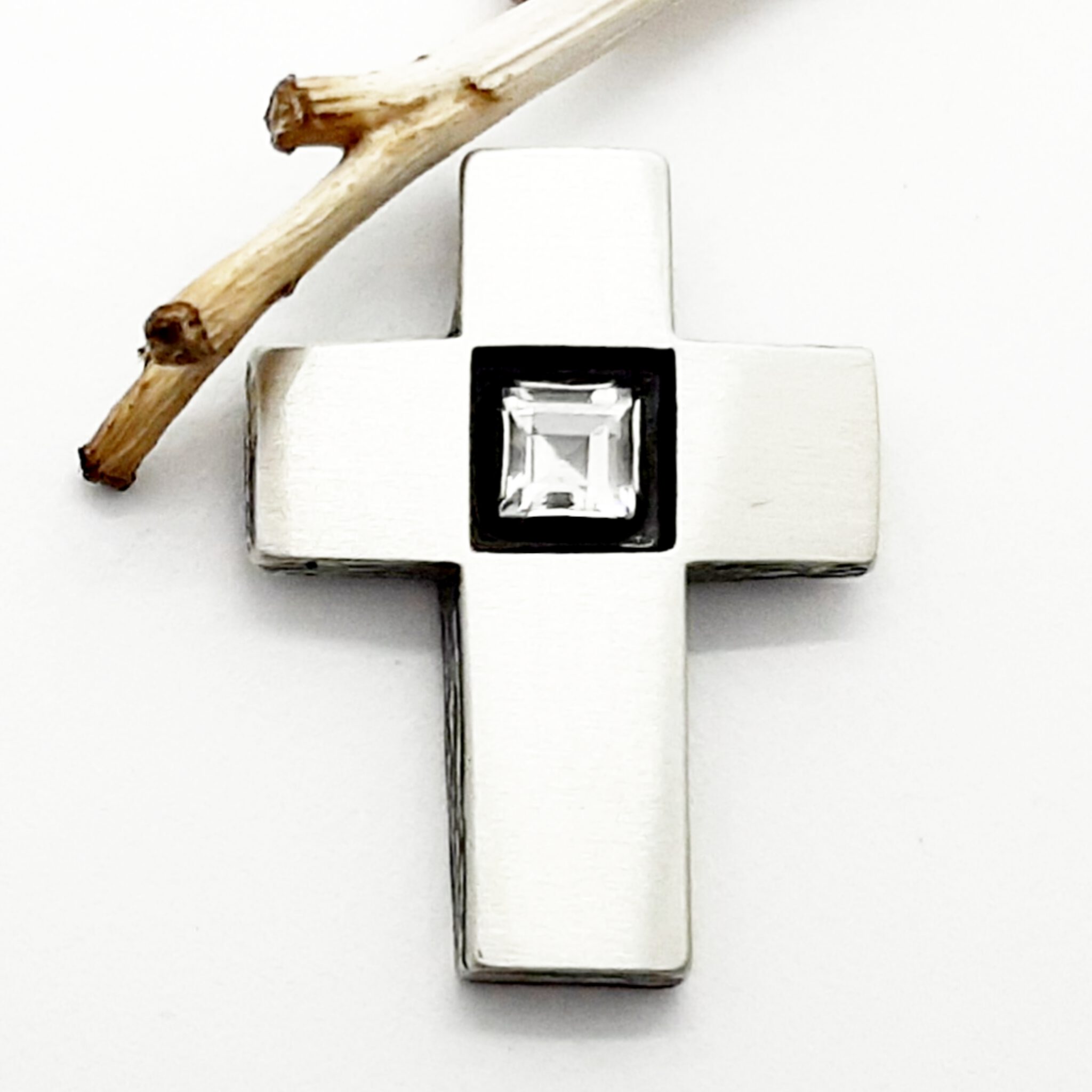 Nordform Flacher Kreuz-Anhänger Silber mit Bergkristall (20x27mm)