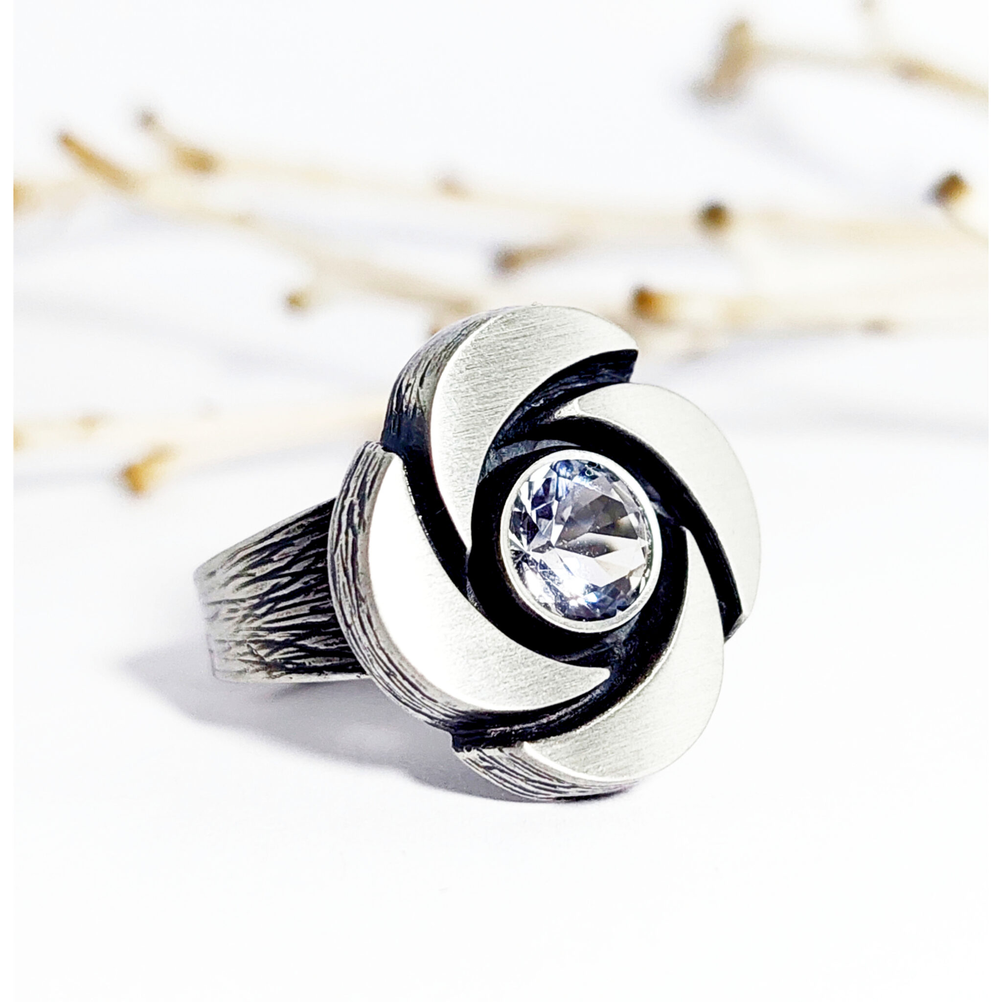 Nordform Damenring (Rose Ø21mm) mit Bergkristall Silber