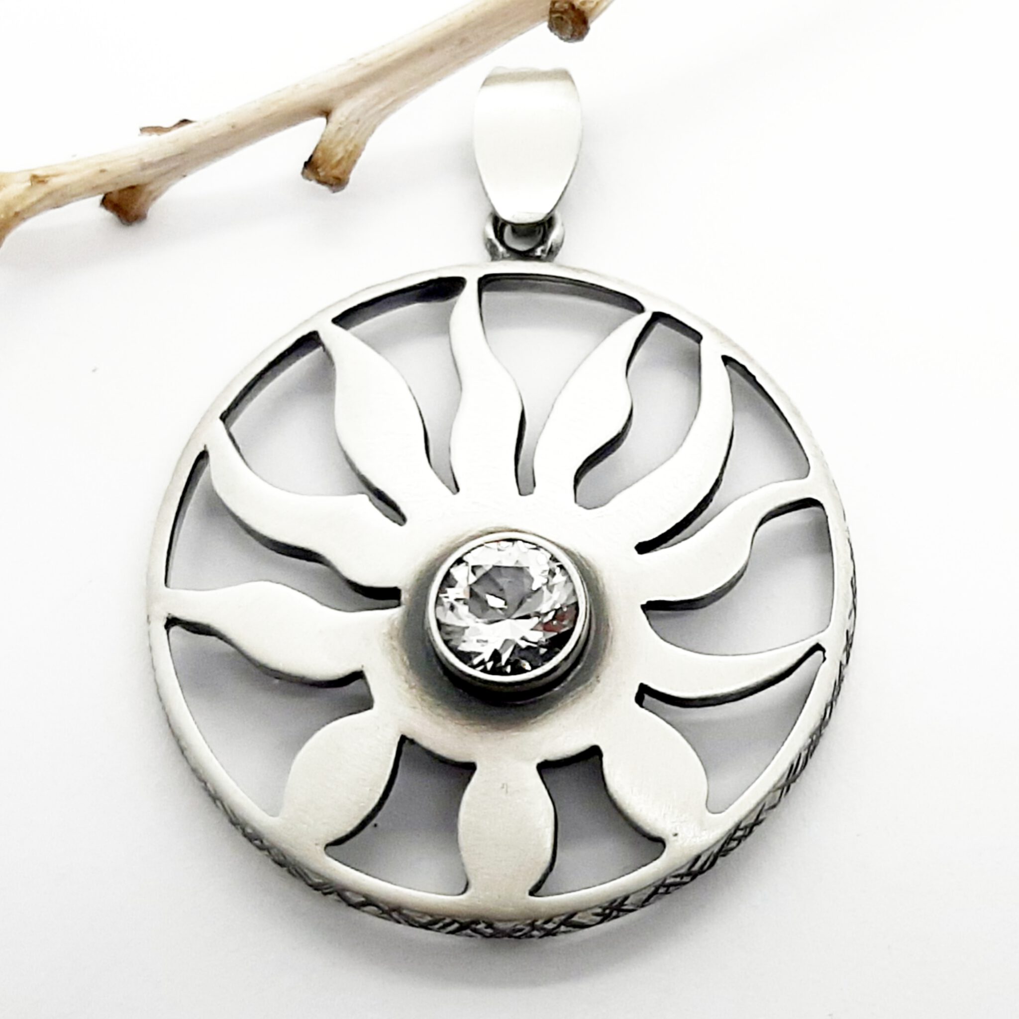 Nordform Anhänger Flammende Sonne Silber mit Bergkristall (32x40mm)