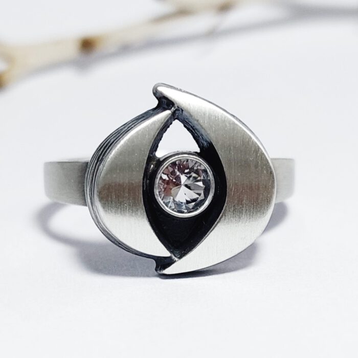 Nordform Ring (Auge) Durchbrochen Silber Bergkristall