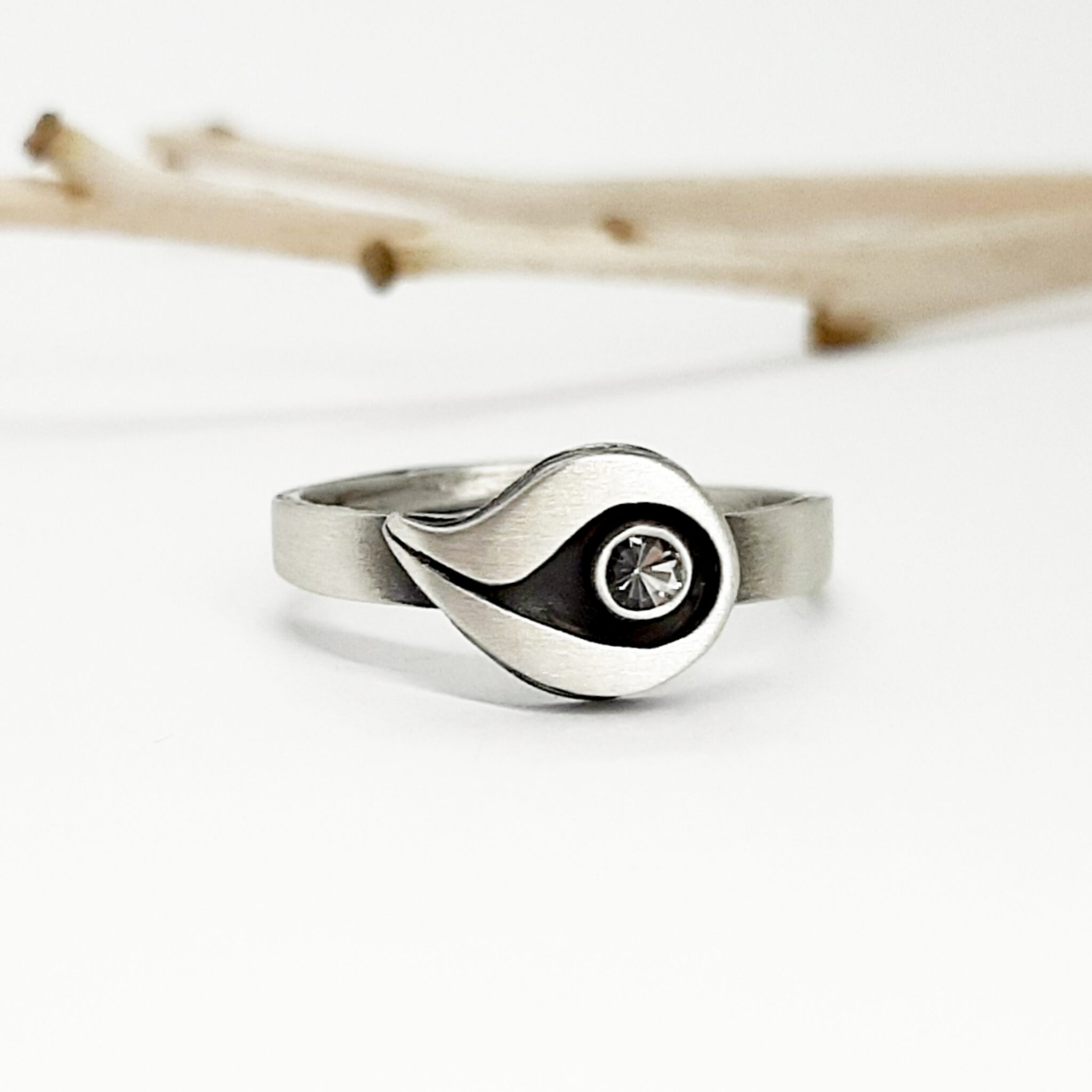 Nordform Ring Tropfenform (klein) Silber Bergkristall