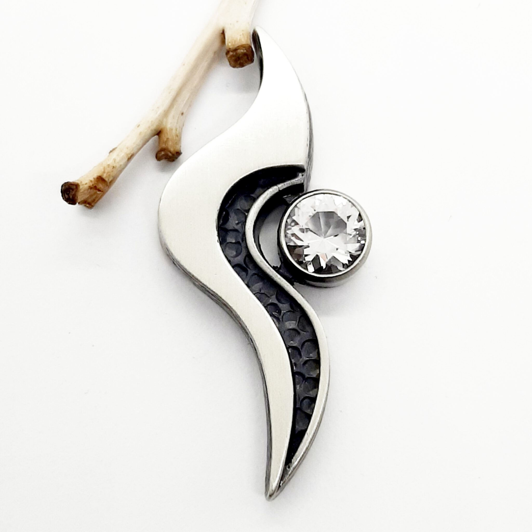 Nordform Asymmetrischer Anhänger Silber mit Bergkristall (20x44mm)