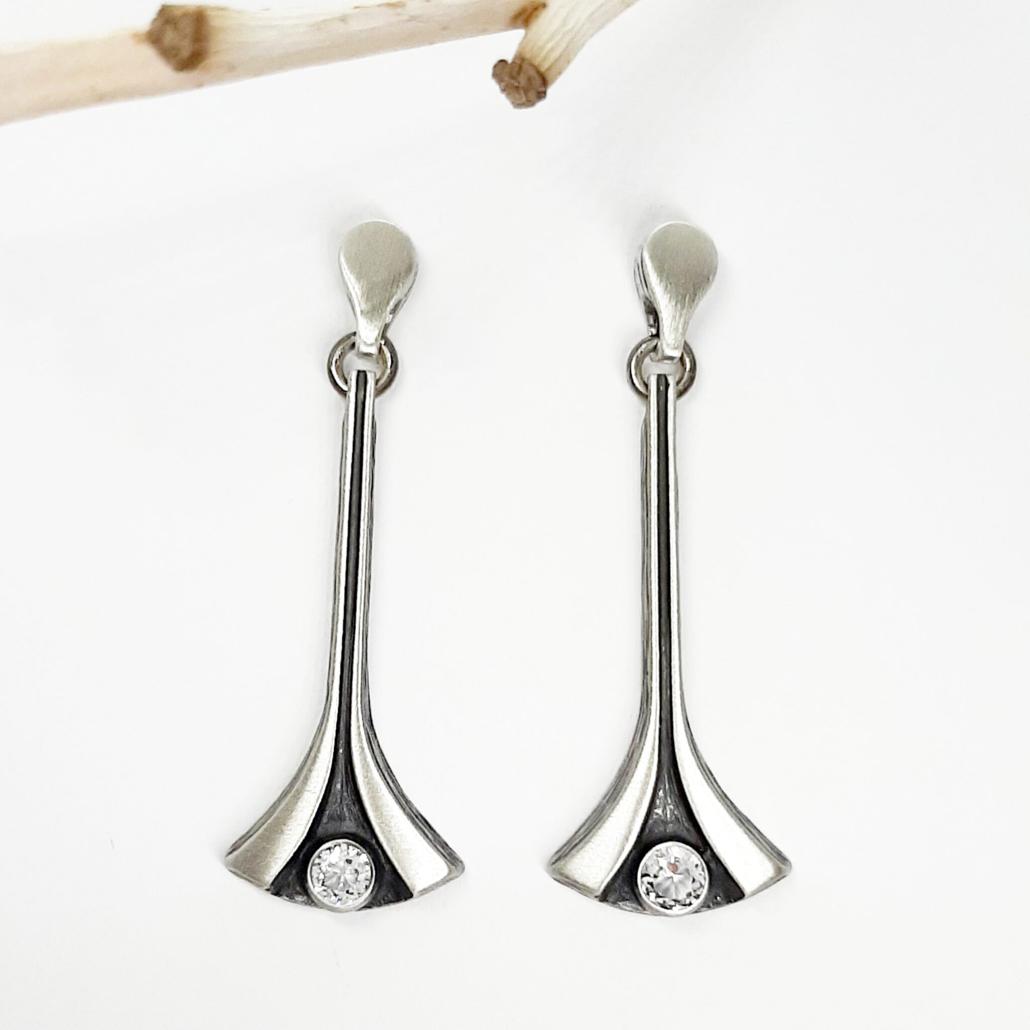 Nordform Spitz Zulaufende Ohrhänger Silber Bergkristall