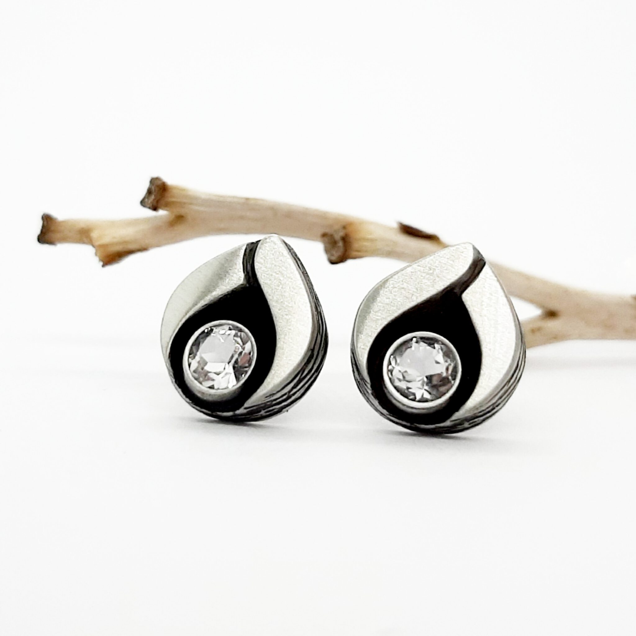 Nordform Ohrstecker (Kleine Tulpe) Bergkristall Silber