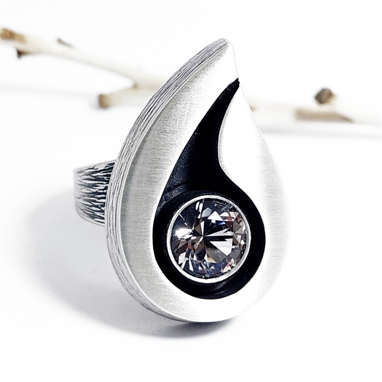 Nordform Ring Tropfenform (groß) Silber Bergkristall