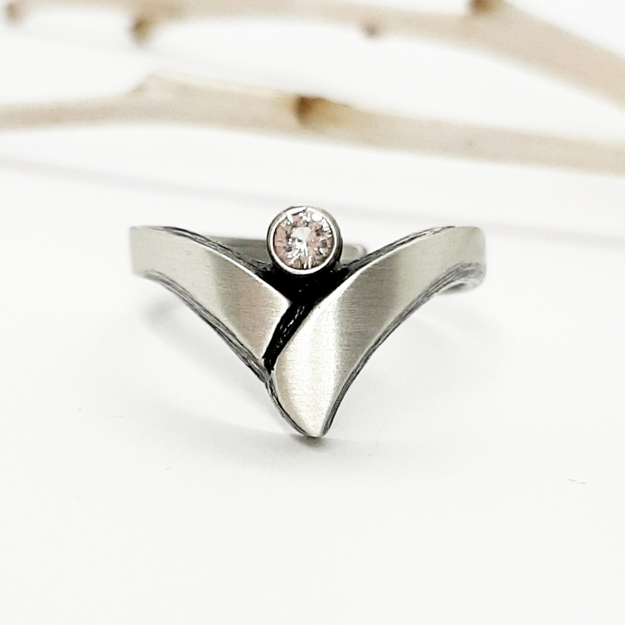 Nordform Ring V-Form Silber Bergkristall