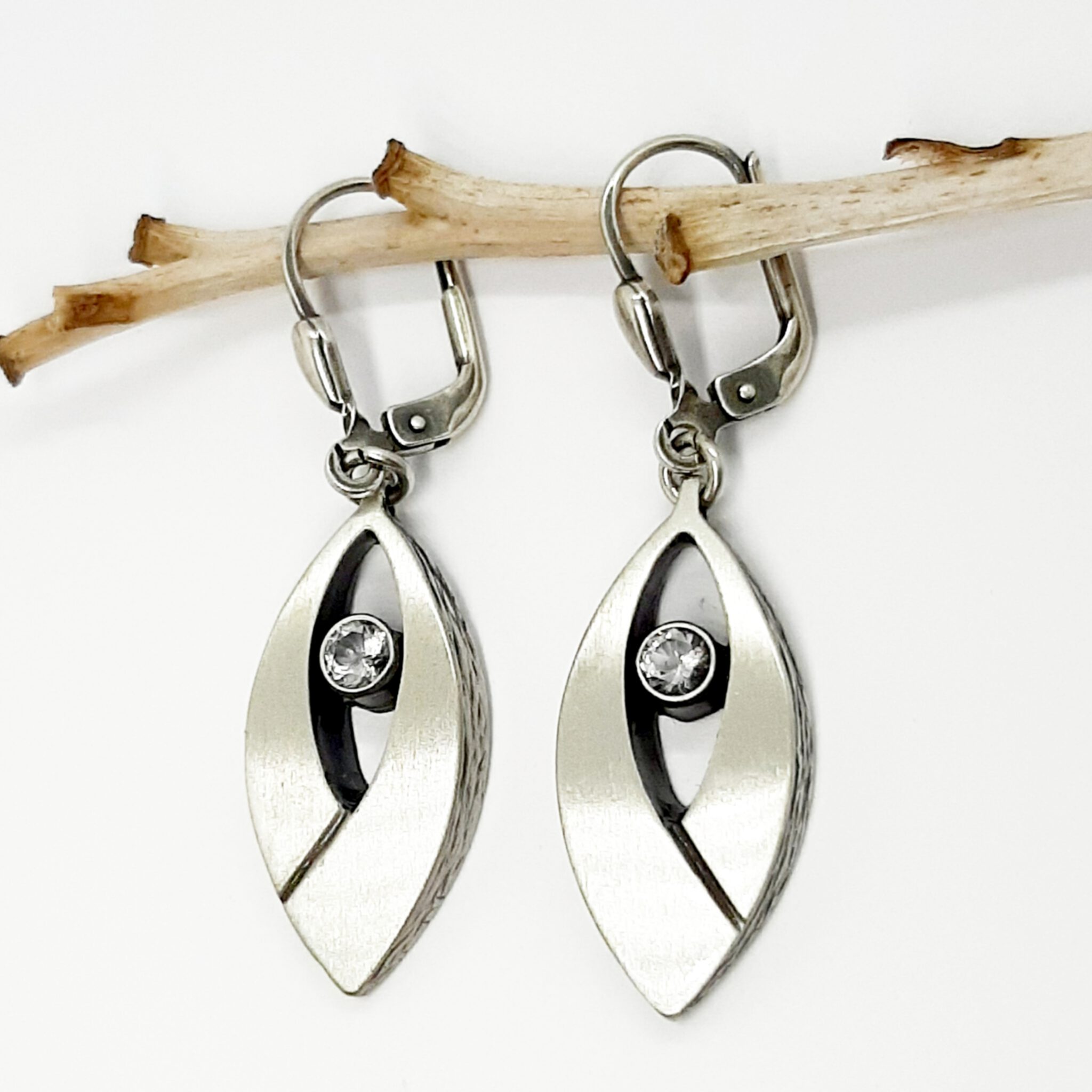 Nordform Mandelförmige Bügel-Ohrhänger Silber Bergkristall