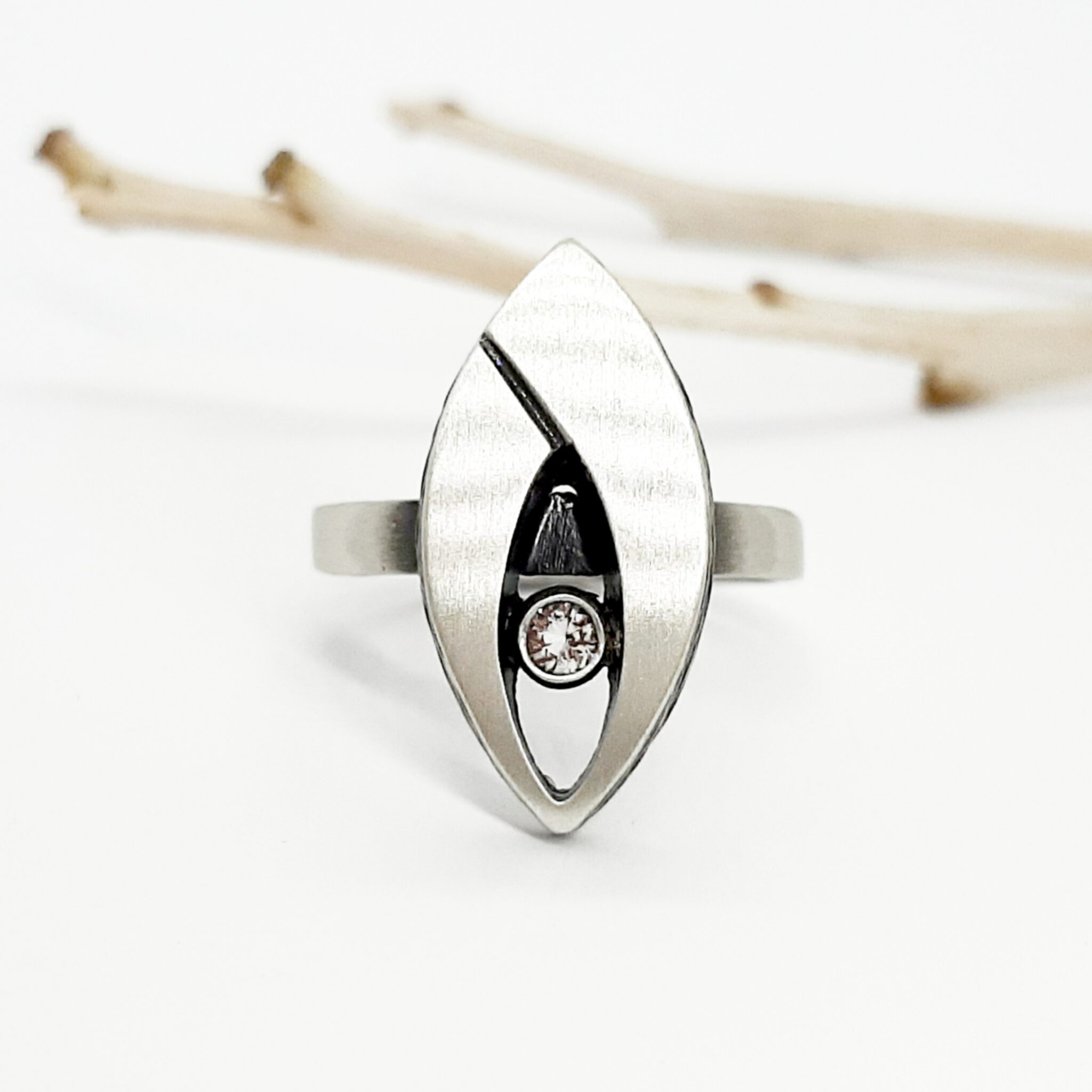 Nordform Ring Mandelform (klein) Silber Bergkristall