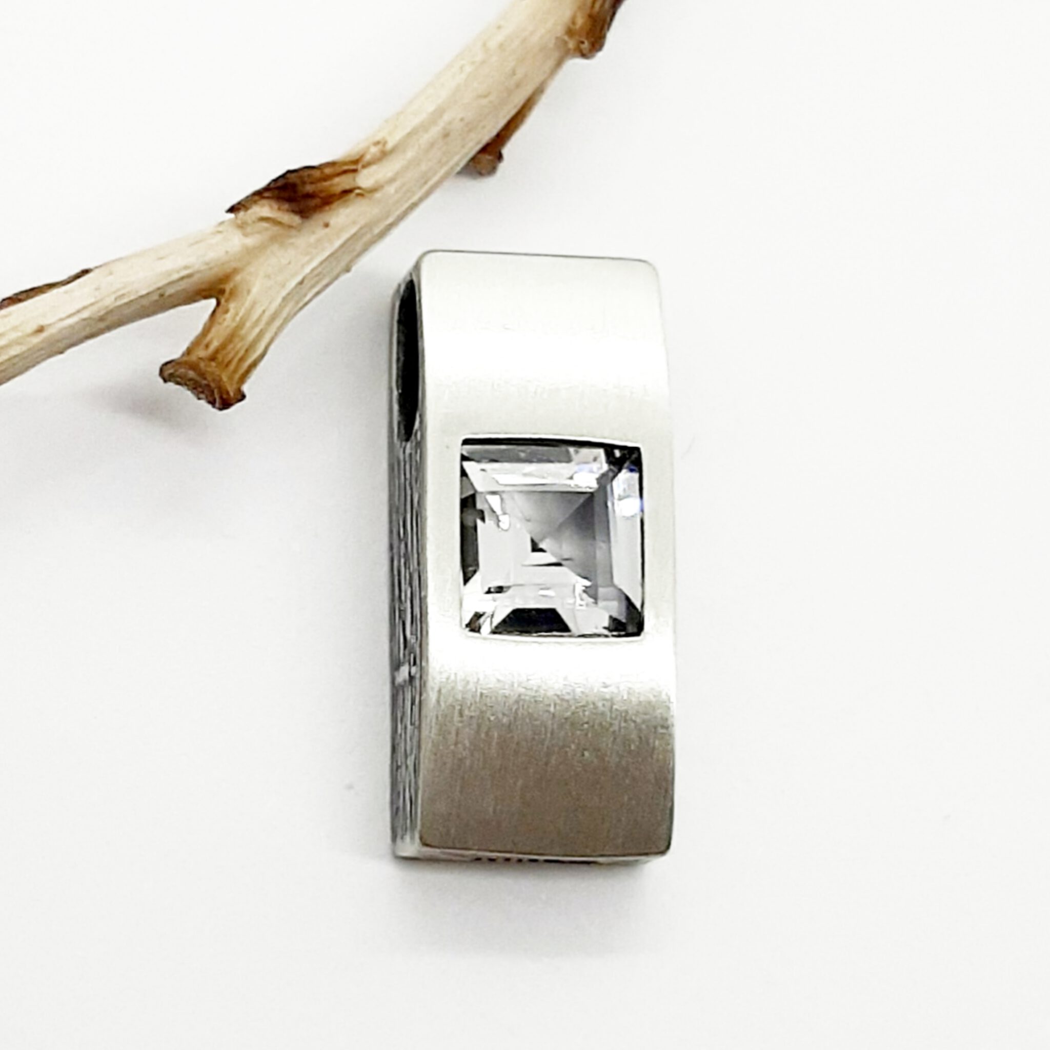 Nordform Rechteckiger Anhänger Silber mit Quadrat. Bergkristall (19x8mm)