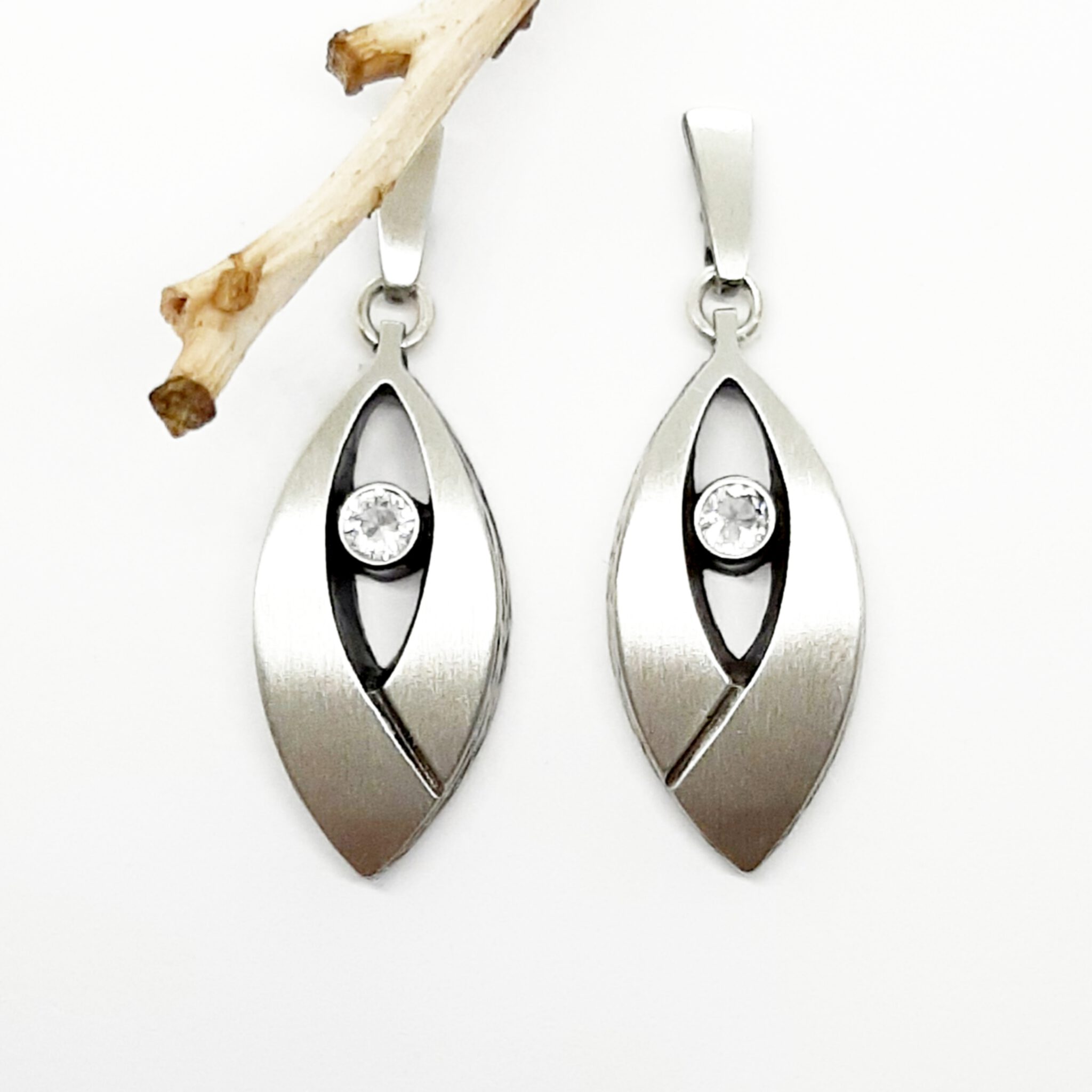 Nordform Mandelförmige Ohrhänger Silber Bergkristall