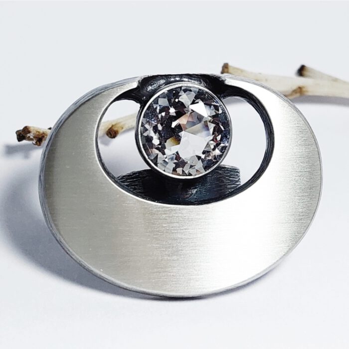 Nordform Ring Großer Ovaler Kopf Silber Bergkristall