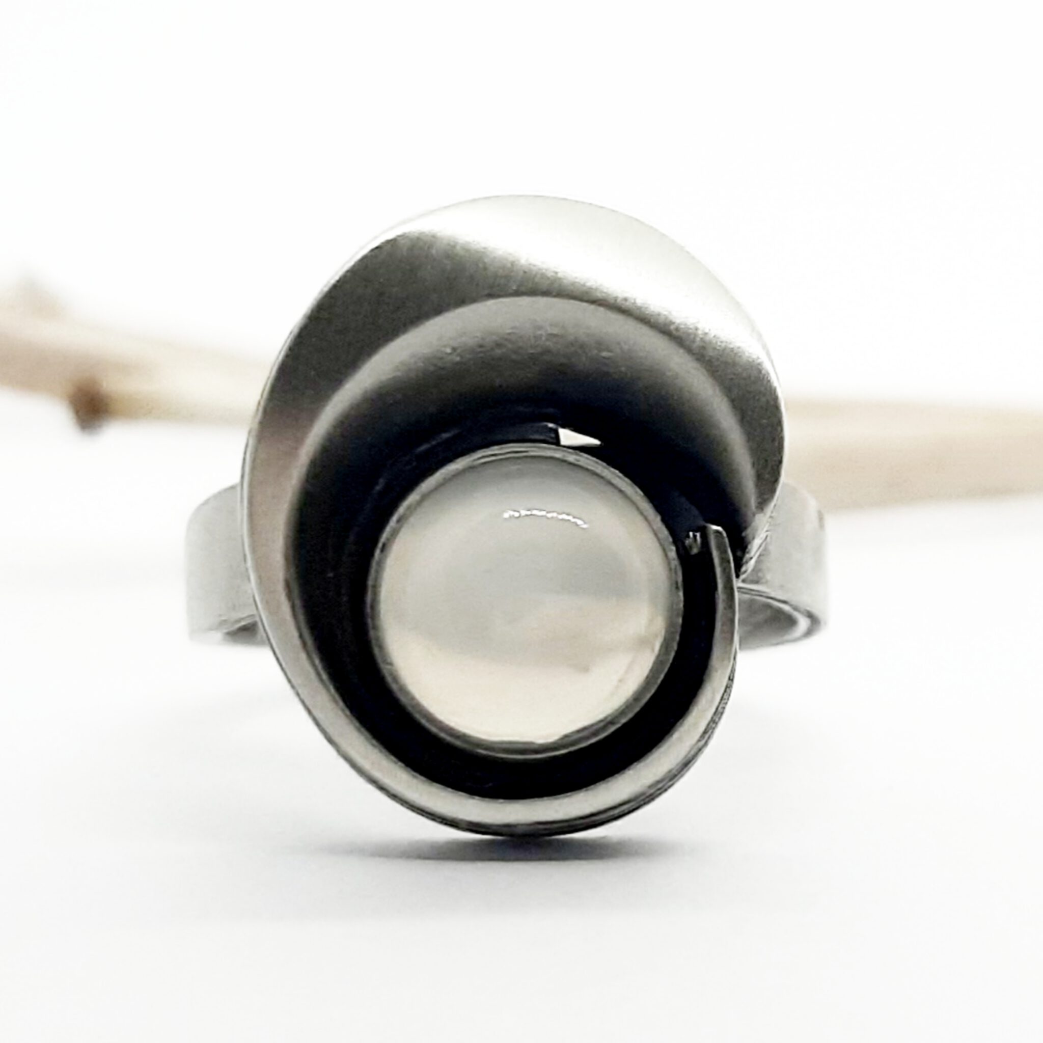 Nordform Damenring in Schnecken-Form Silber Mondstein