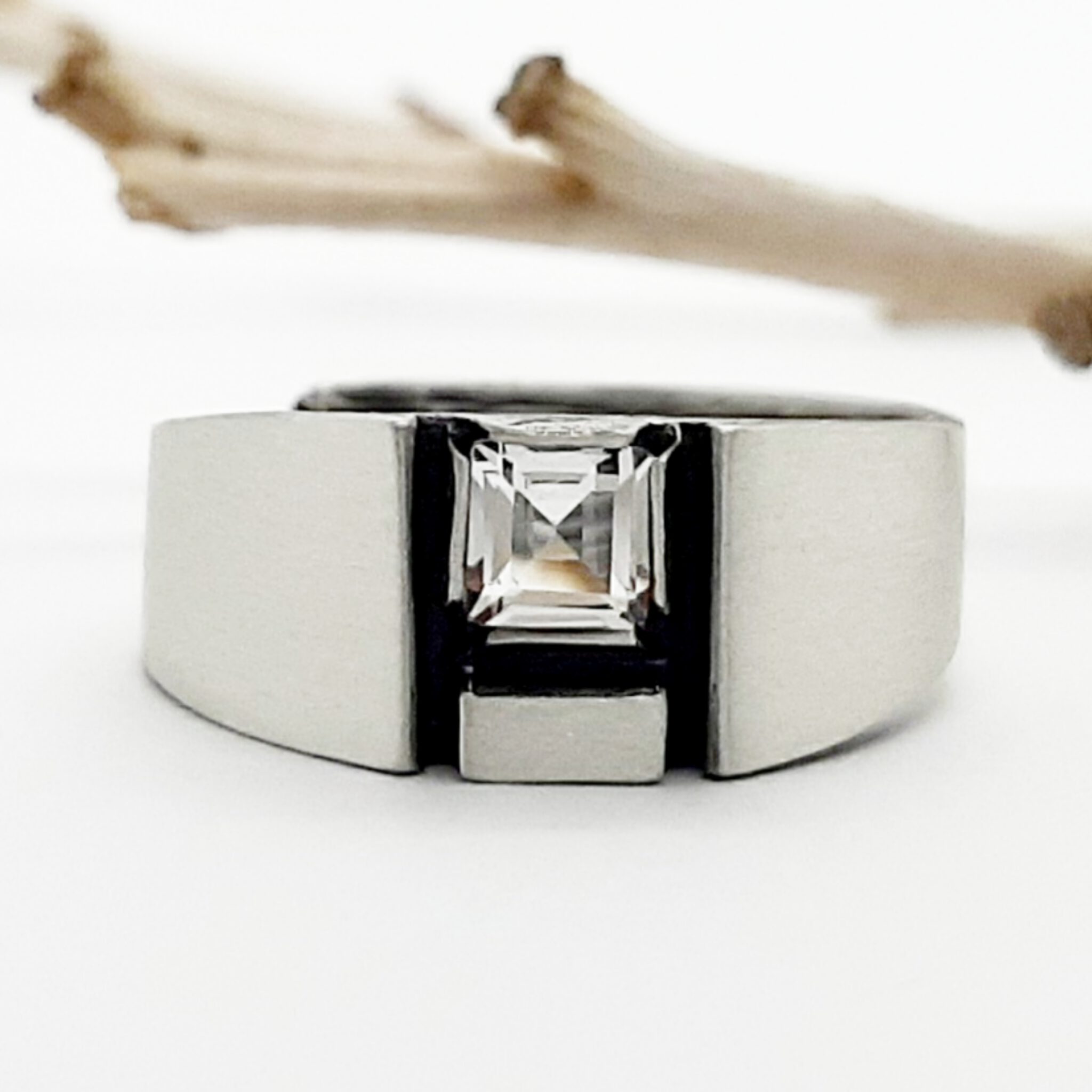 Nordform Bandring mit Quadratischen Bergkristall in Silber
