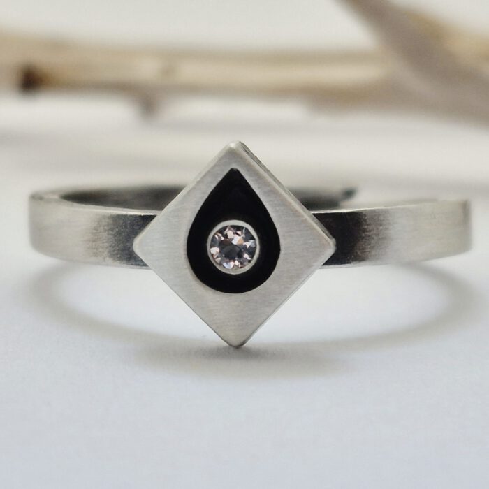 Nordform Ring mit Quadratischen Aufsatz (klein) Silber Bergkristall