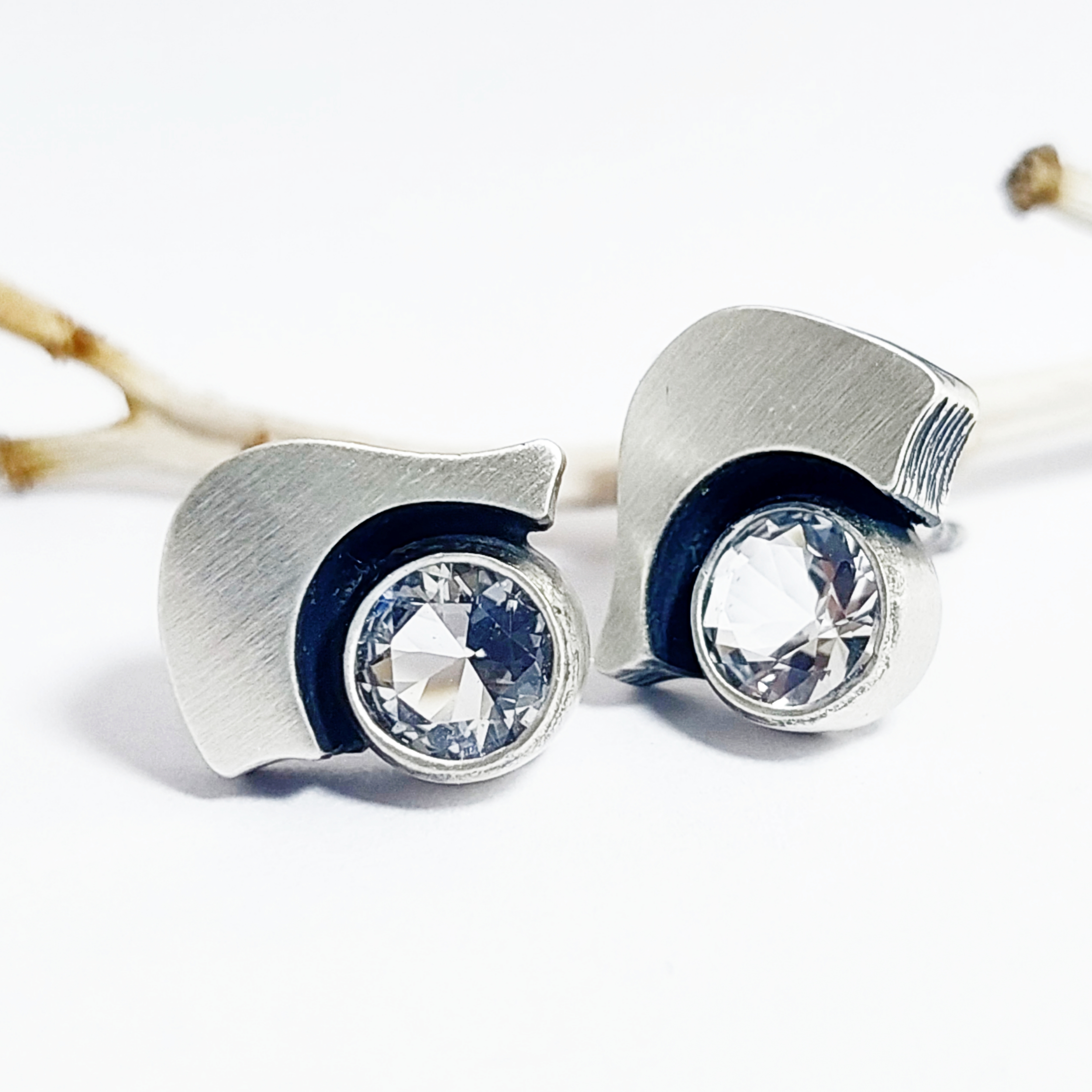 Nordform Ohrstecker mit Großem Bergkristall Silber