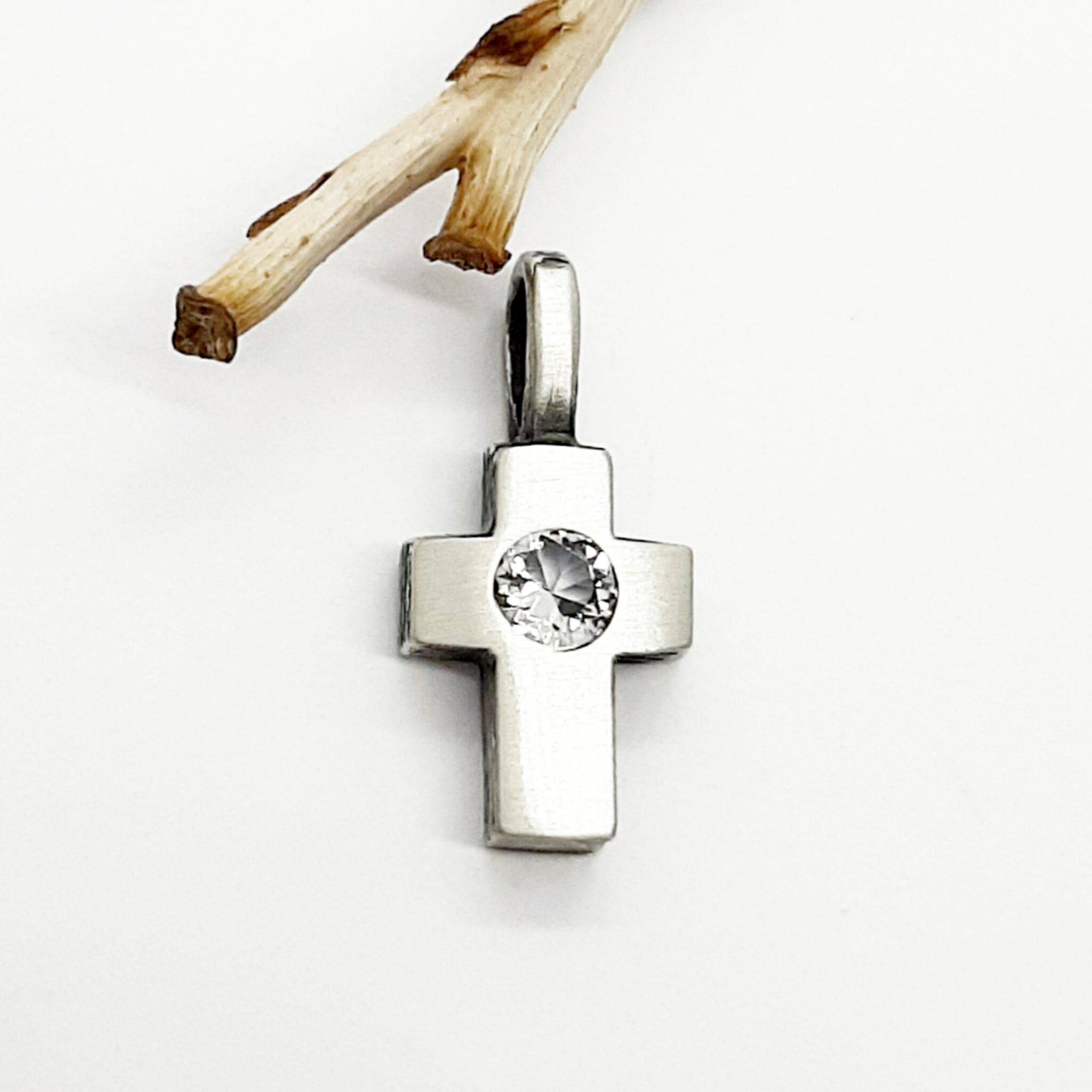 Nordform Kleiner Kreuz-Anhänger Silber mit Bergkristall (9x18mm)