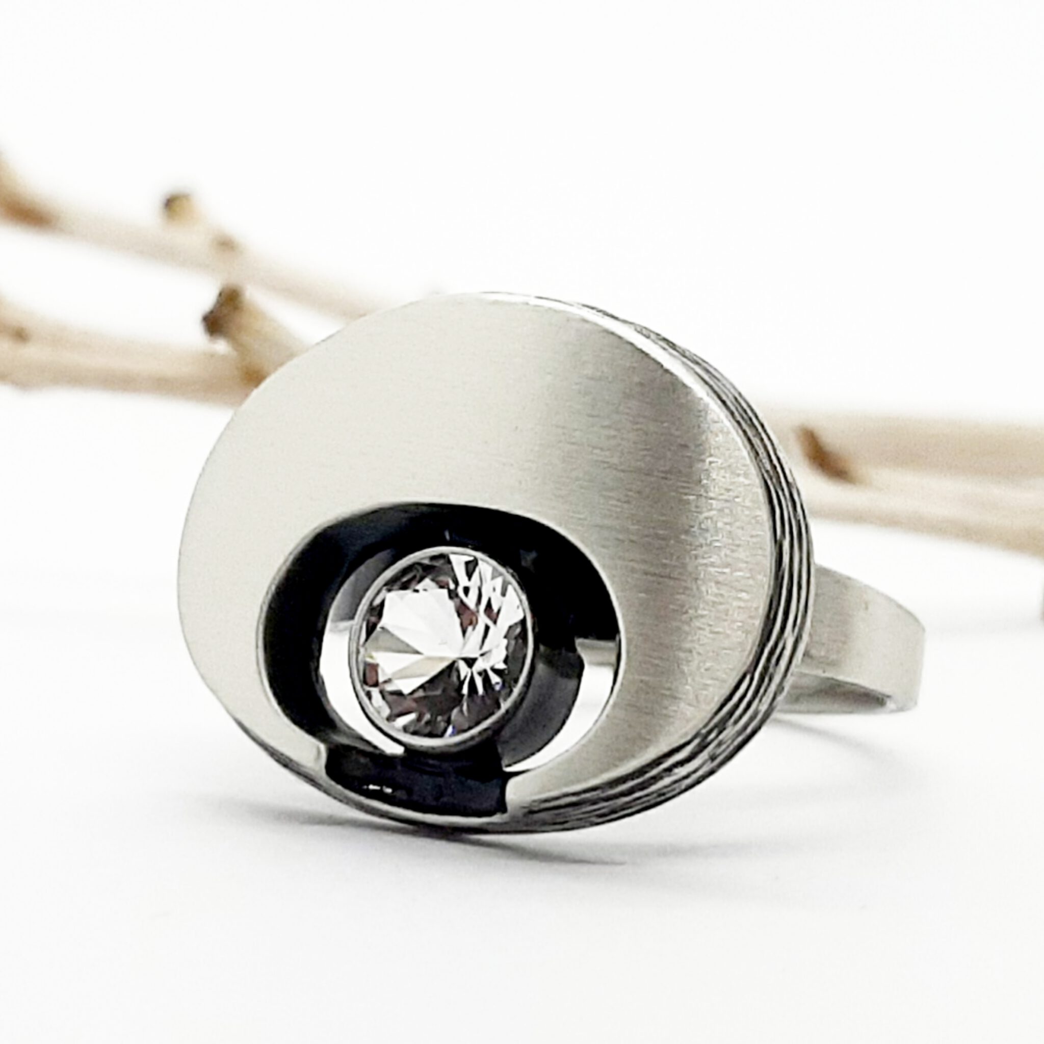 Nordform Ring Großer Ovaler Kopf Silber Bergkristall
