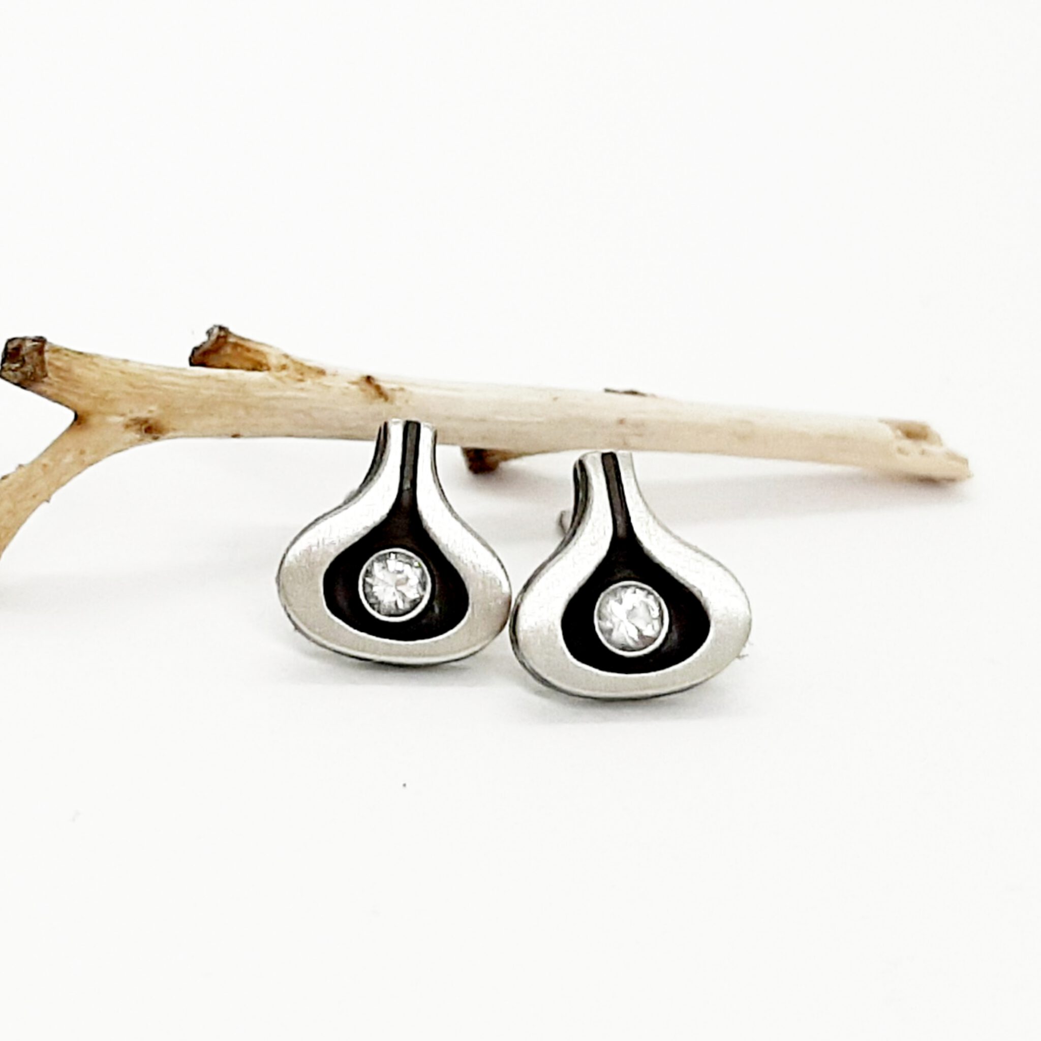 Nordform Symmetrische Ohrstecker (Tropfen) Silber Bergkristall