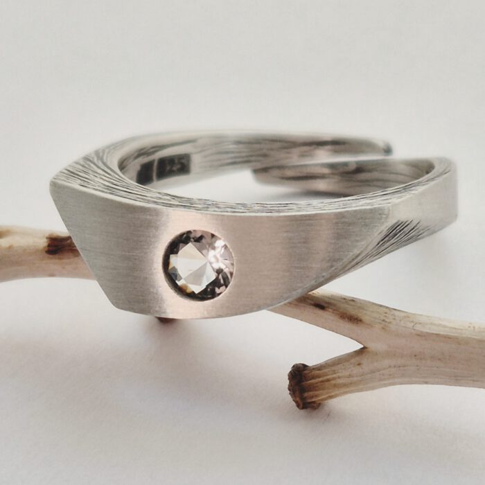 Nordform Unsymmetrischer Damenring Silber mit Bergkristall