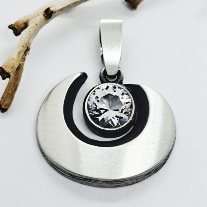 Nordform Sichelförmiger Anhänger Silber mit Bergkristall (24x28mm)