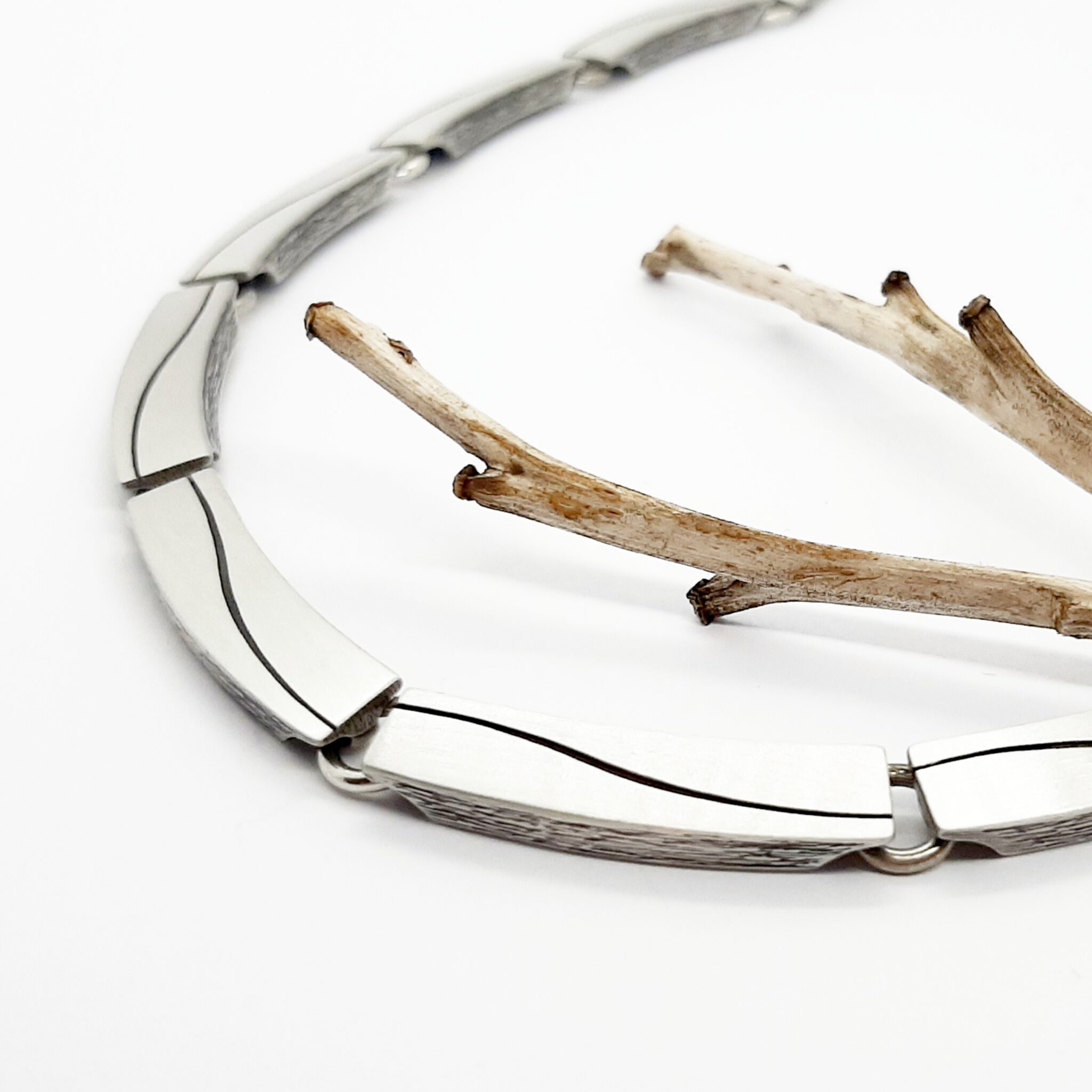 Nordform Collier mit Quadratischen Gliedern mit Streifen Silber