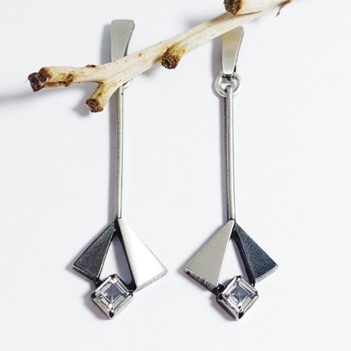 Nordform Ohrhänger Eckig an Stäbchen Silber Bergkristall