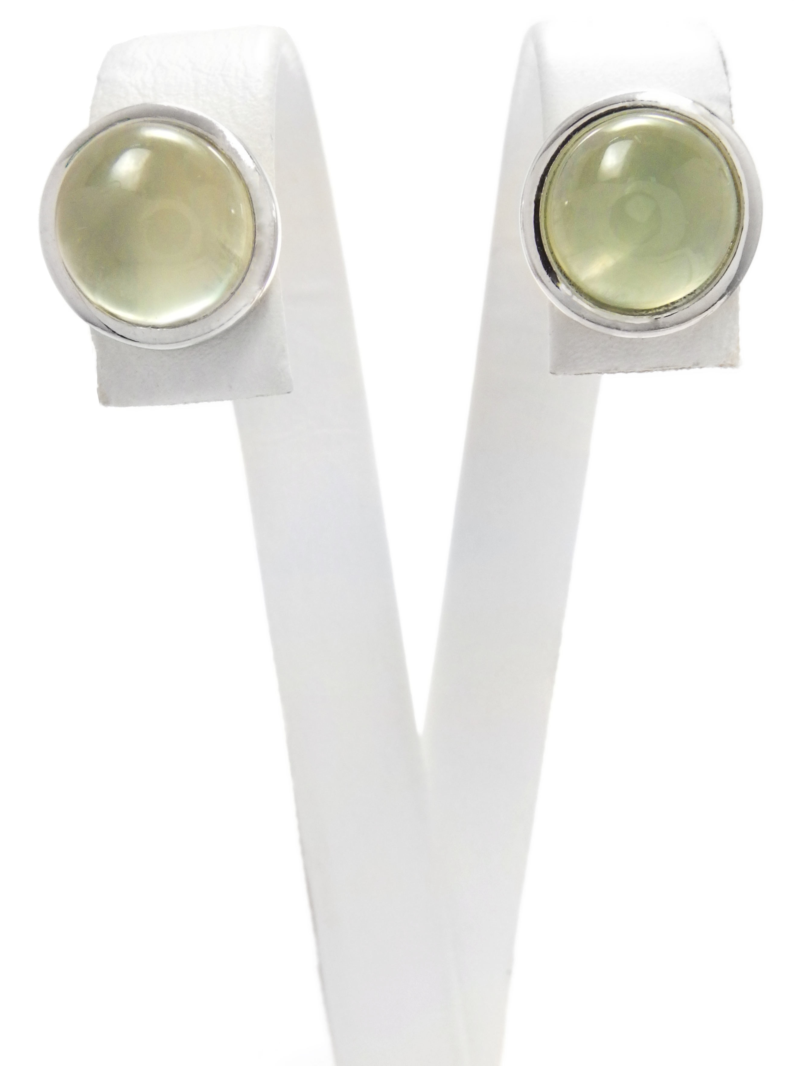 Runde Ohrstecker mit Prehnit Cabochons in Silber Rhodiniert