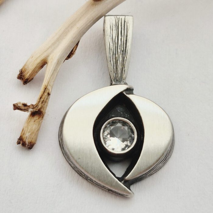 Nordform Anhänger Auge in Silber mit Bergkristall (14x23mm)