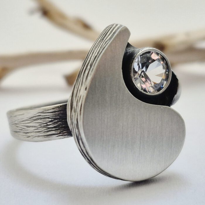 Nordform Ring Tropfenform (groß) Silber Bergkristall