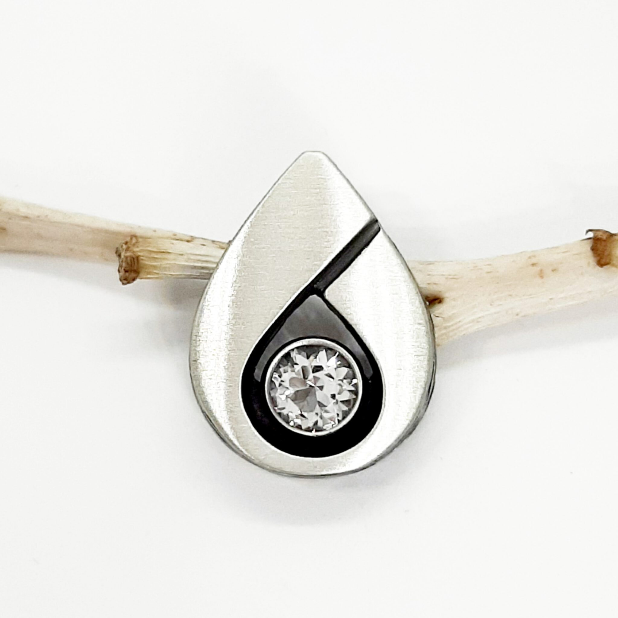 Nordform Kleiner Tropfen-Anhänger Silber mit Bergkristall