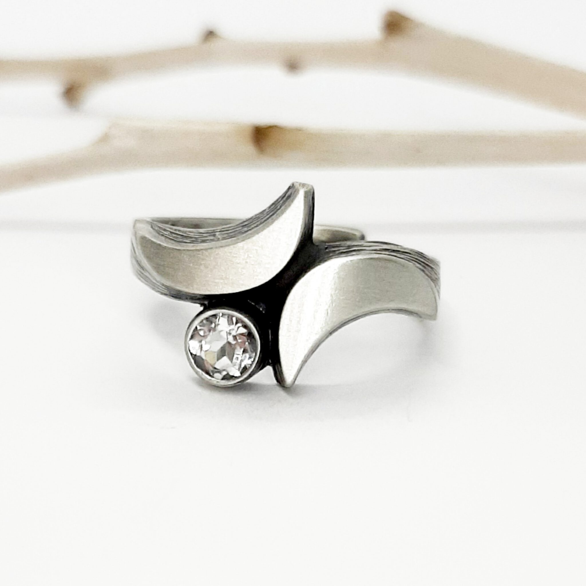 Nordform Ring Sicheln Silber Bergkristall