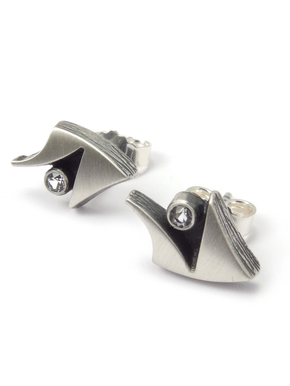 Nordform Kantige Ohrstecker mit Bergkristall Nordform Kantige Ohrstecker mit Bergkristall