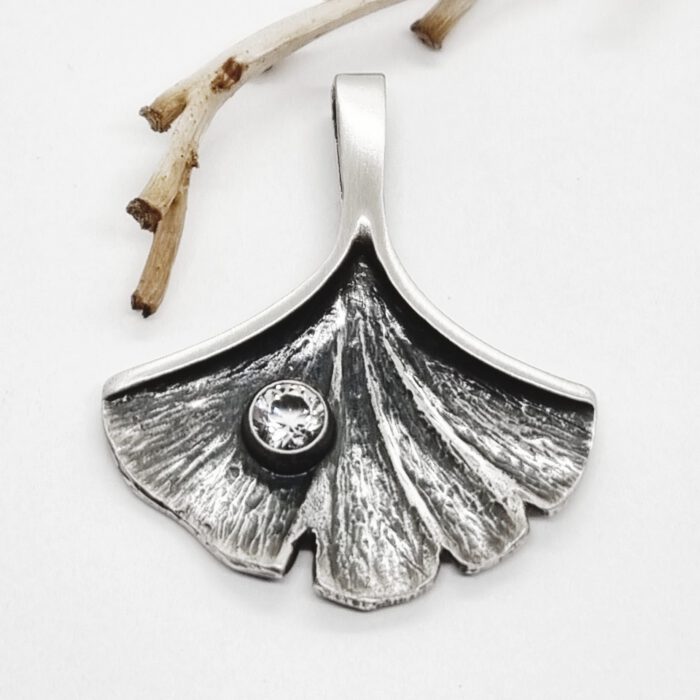 Nordform Anhänger Großes Gingkoblatt Silber mit Bergkristall (33x38mm)