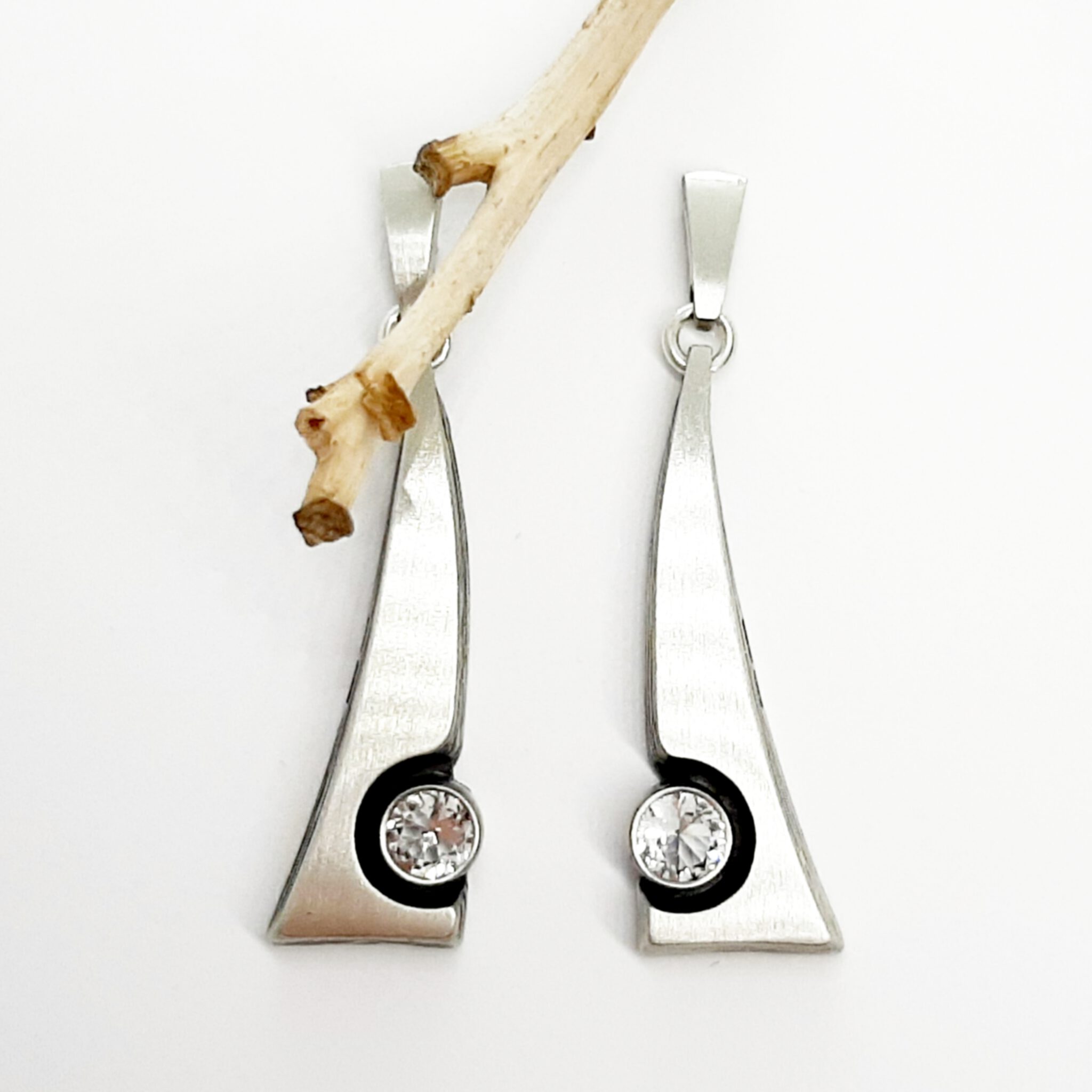 Nordform Dreieckige Ohrhänger Silber Bergkristall