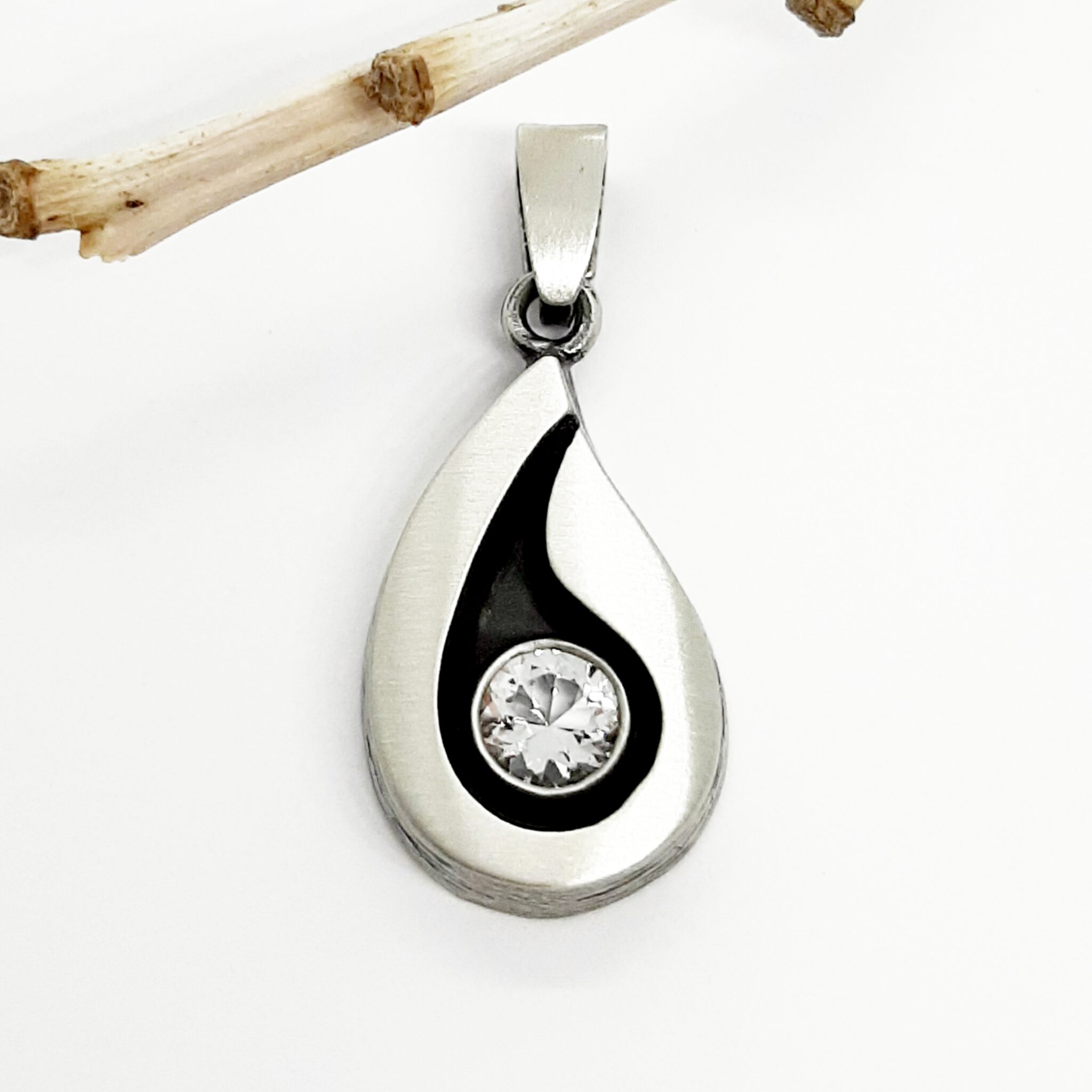 Nordform Tropfen Anhänger Silber mit Bergkristall (18x28mm) Nordform Tropfen Anhänger Silber mit Bergkristall (18x28mm)