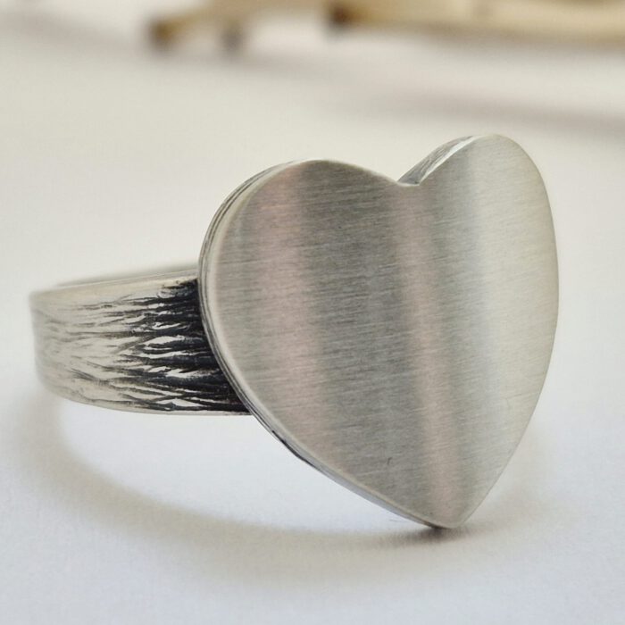 Nordform Ring mit Herzförmigen Aufsatz Silber