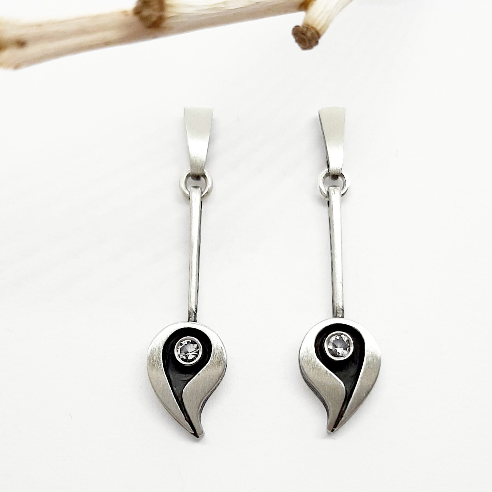 Nordform Ohrhänger (Träne) an Stäbchen Silber Bergkristall