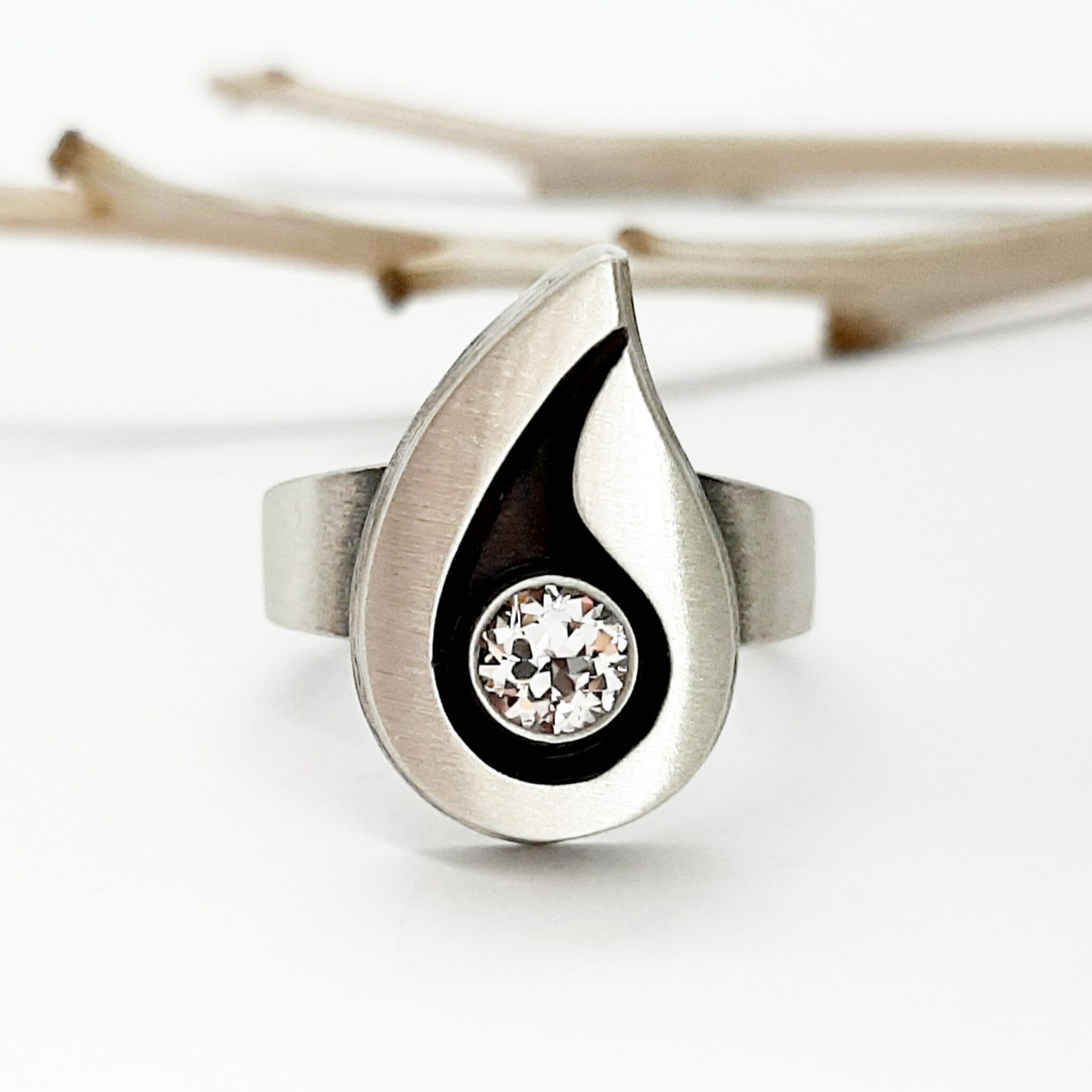 Nordform Ring Tropfenform (mittel) Silber Bergkristall
