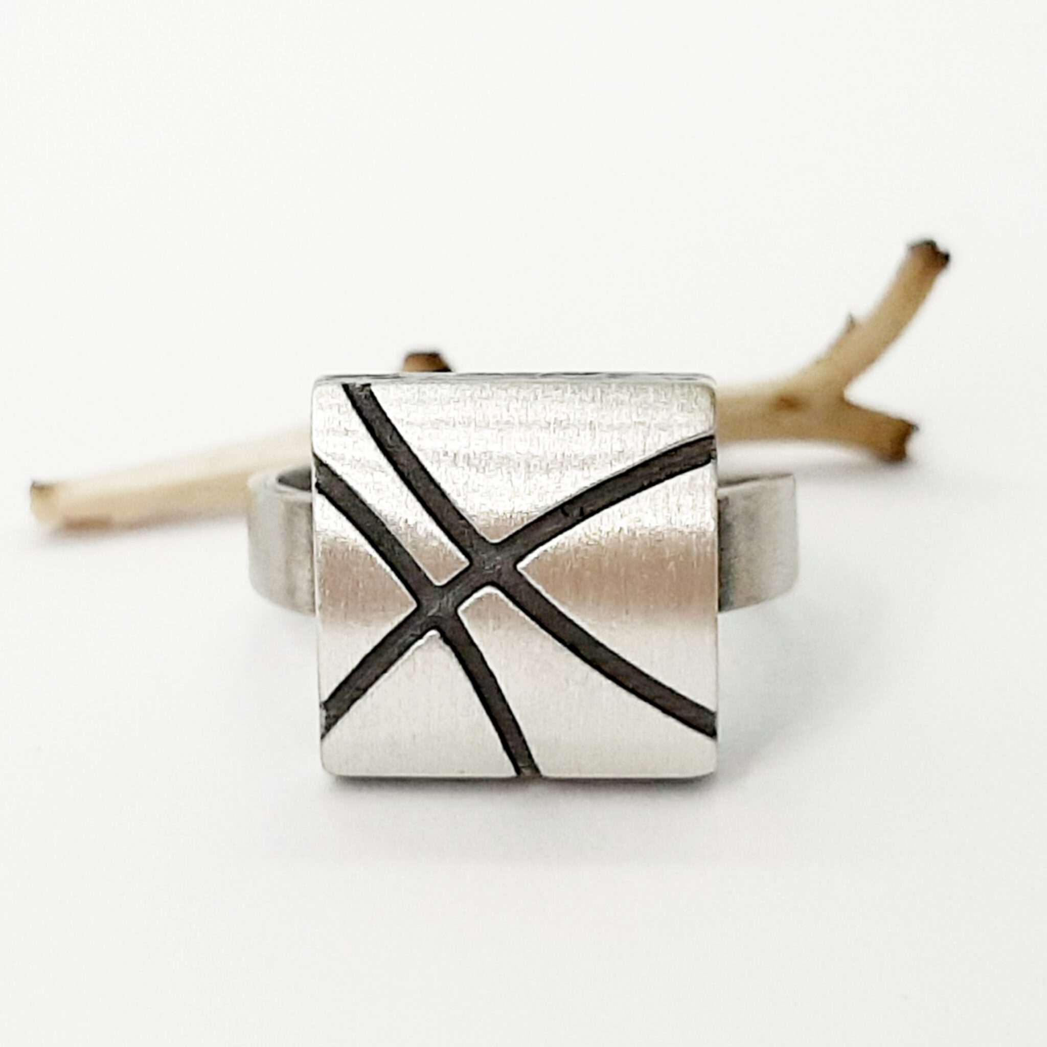 Nordform Ring mit Quadratischen Kopf (groß) in Silber